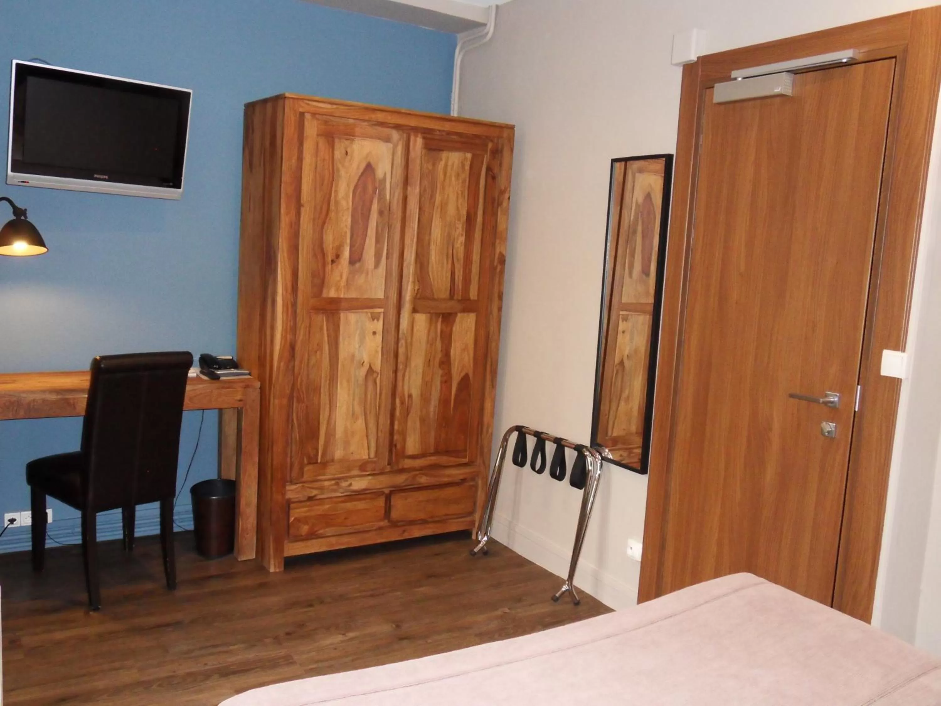 Decorative detail, Bed in Hotel Des Cedres