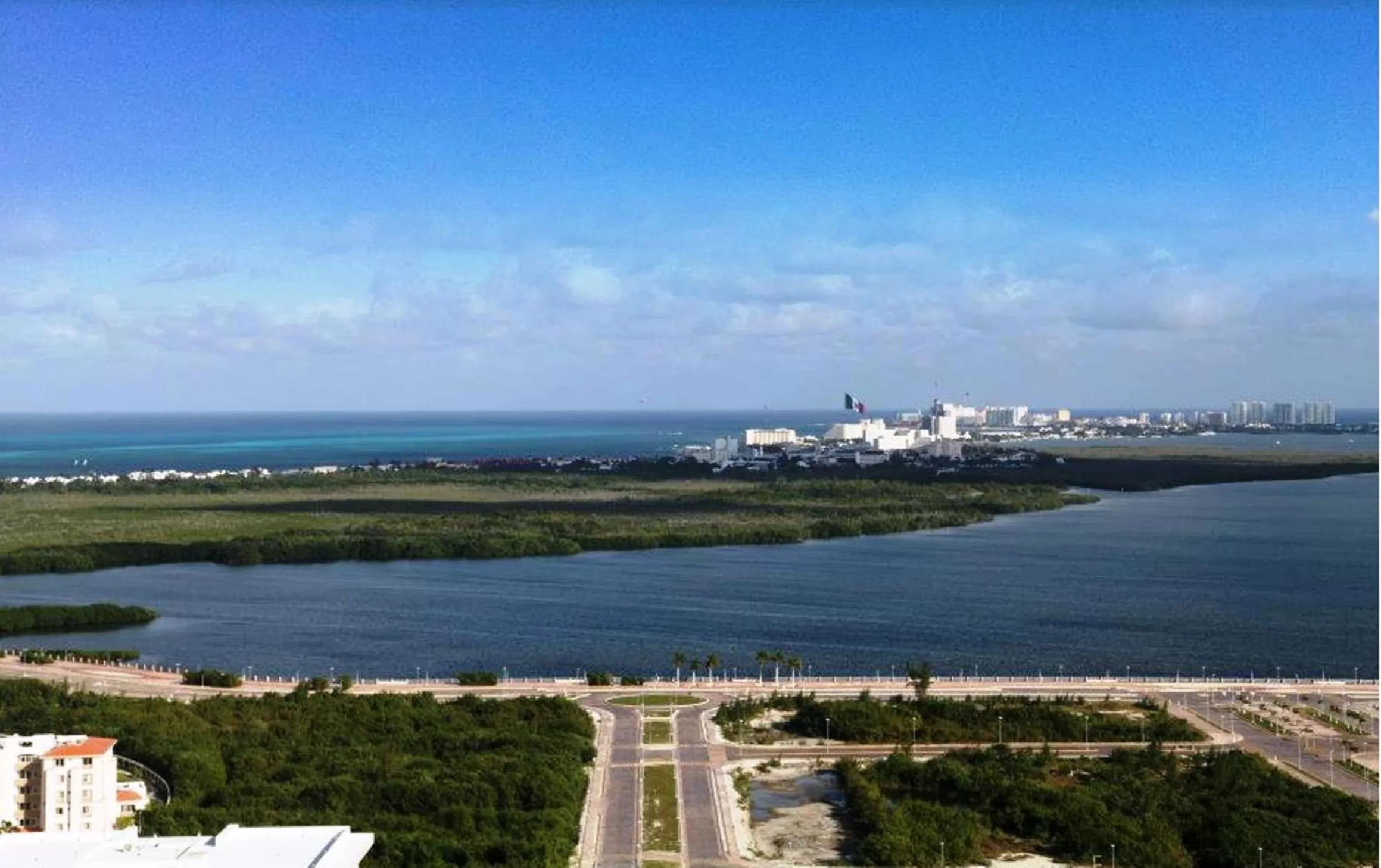 Day in Suites Malecon Cancun