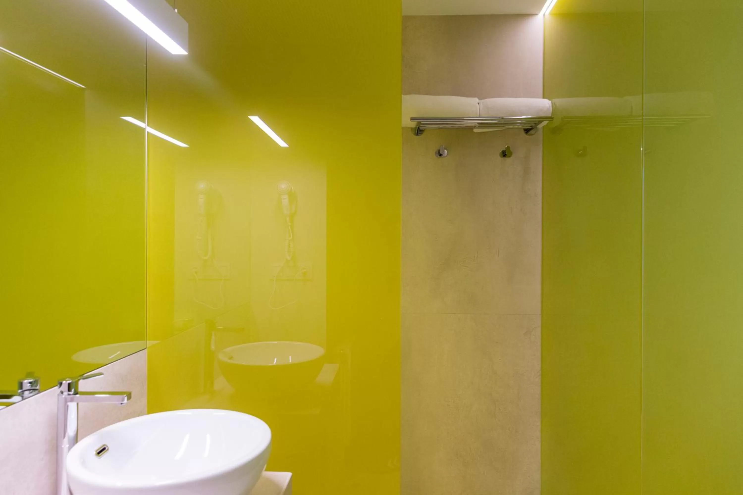 Bathroom in Hotel Macià Sevilla Kubb