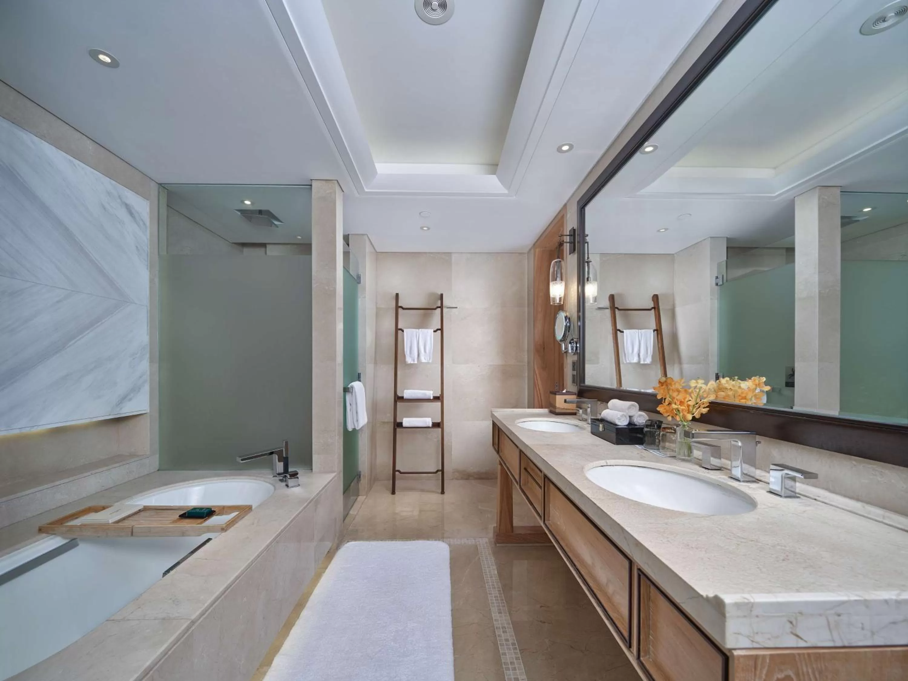 Bathroom, Bed in Hilton Dali Resort & Spa