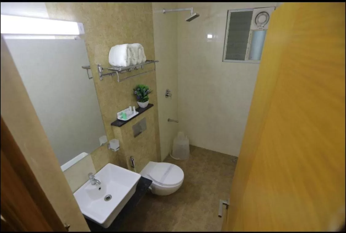 Bathroom in Greens Suite - Business Class Hotel - Opposite Ripon Building