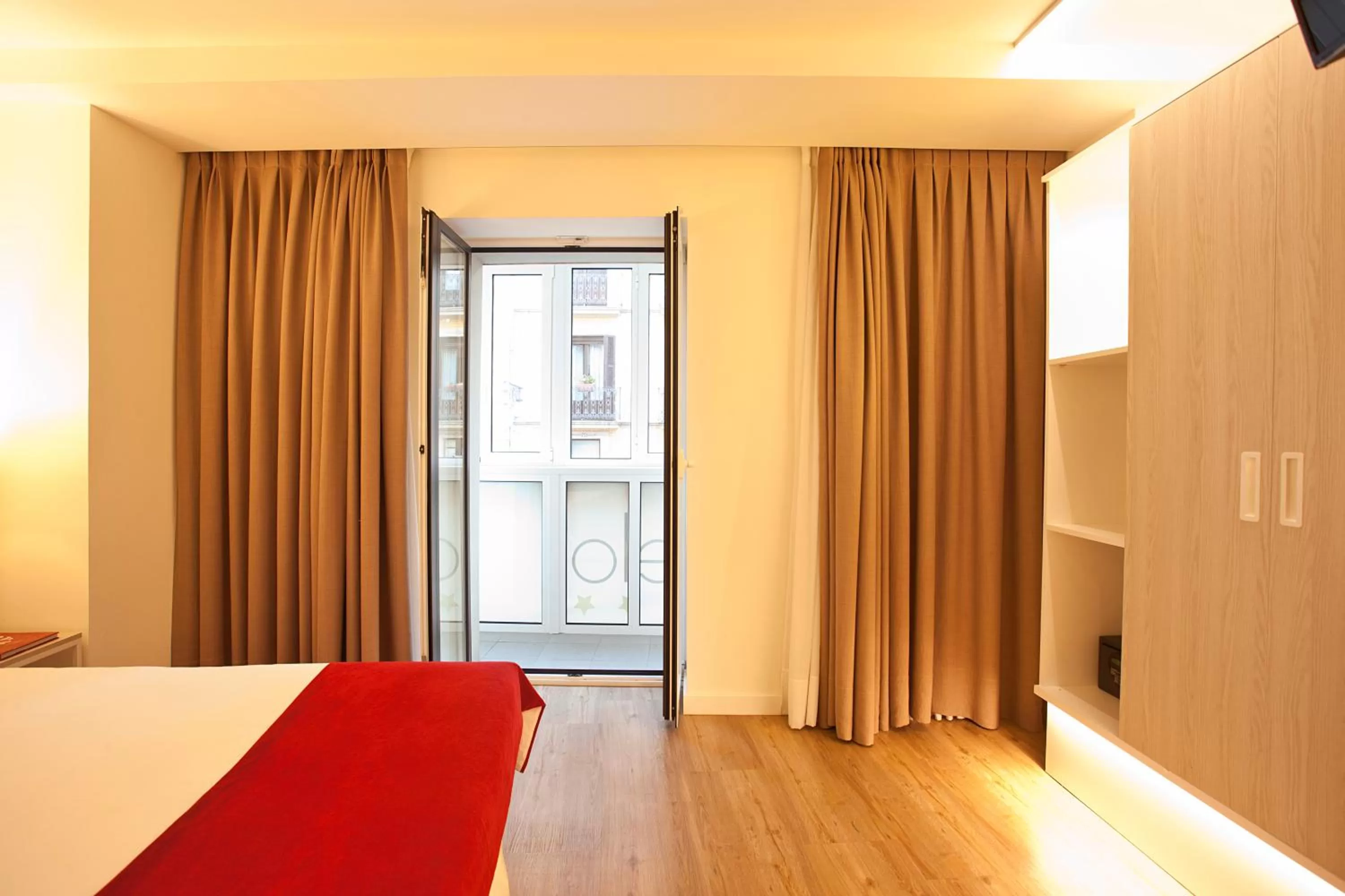 Bed in Hotel Pompaelo Plaza del Ayuntamiento & Spa