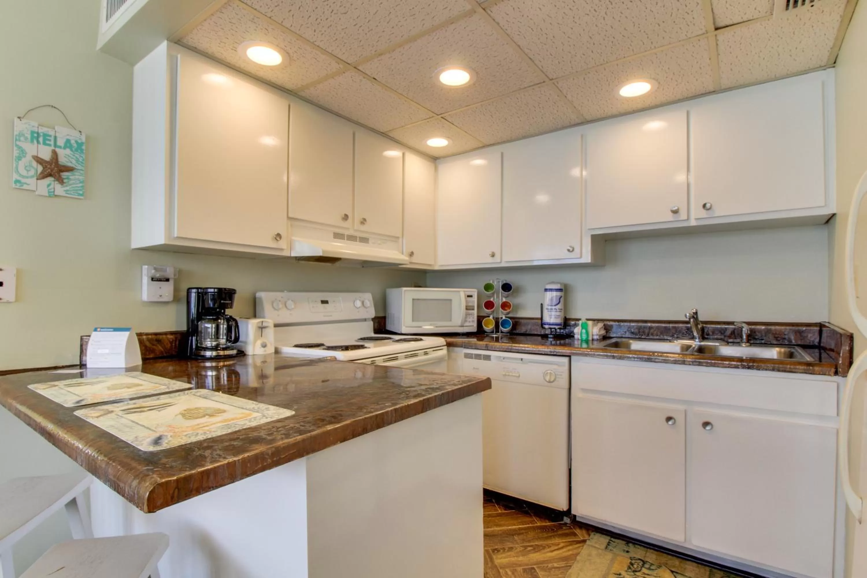 Kitchen/Kitchenette in Sunbird #608E