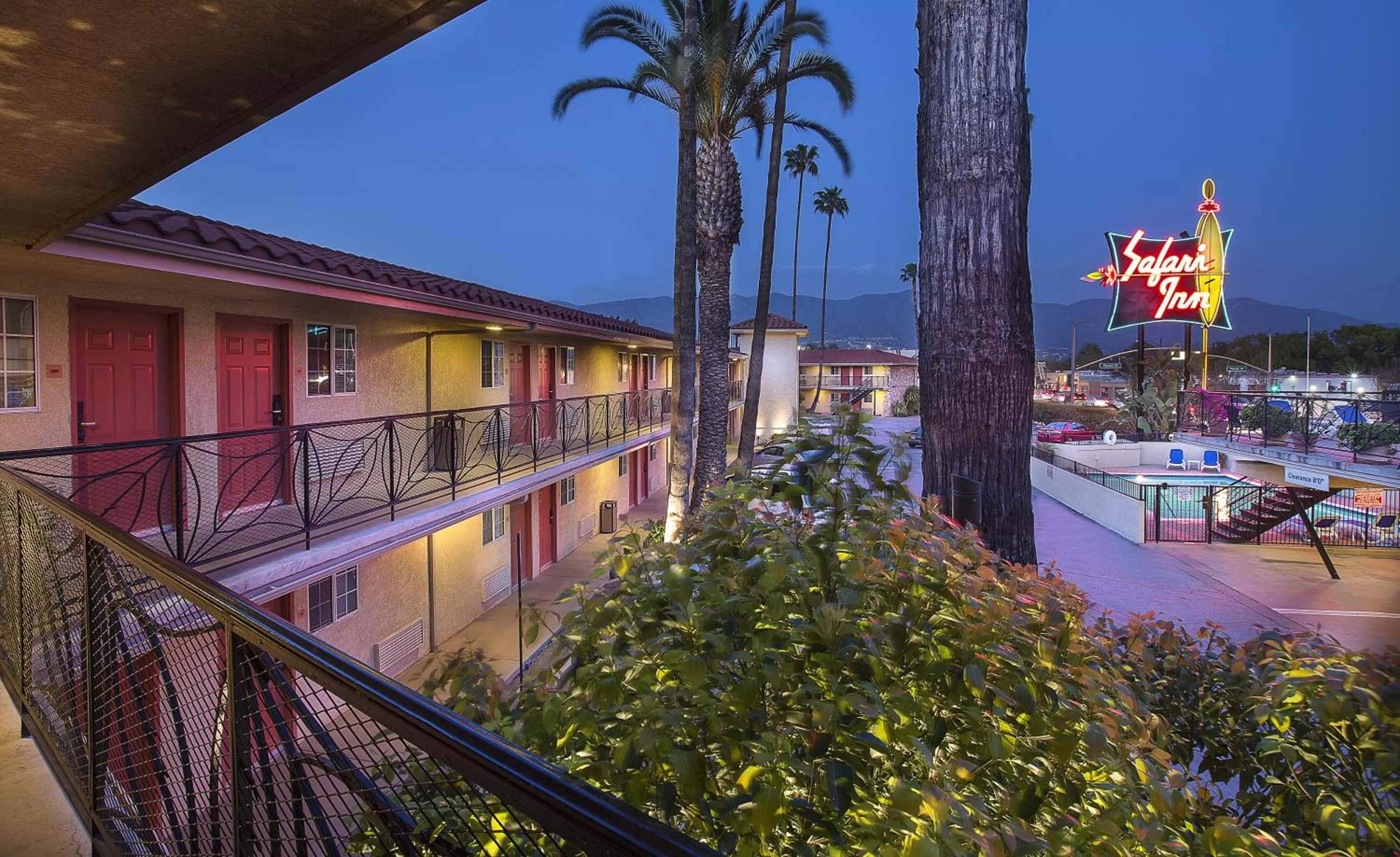 Property building in Safari Inn Burbank-Universal, a Coast Hotel