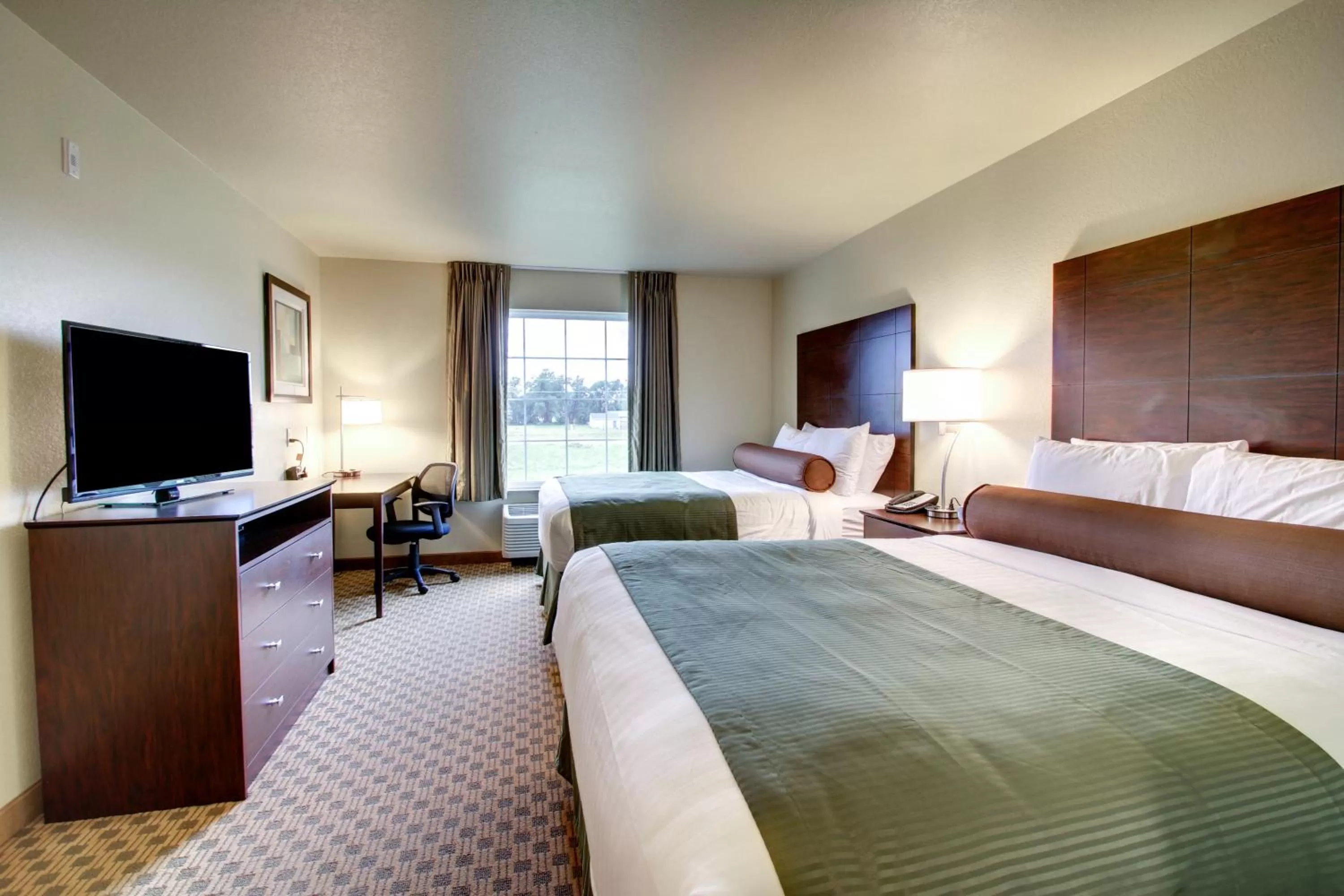 Photo of the whole room, Bed in Cobblestone Inn & Suites - Schuyler