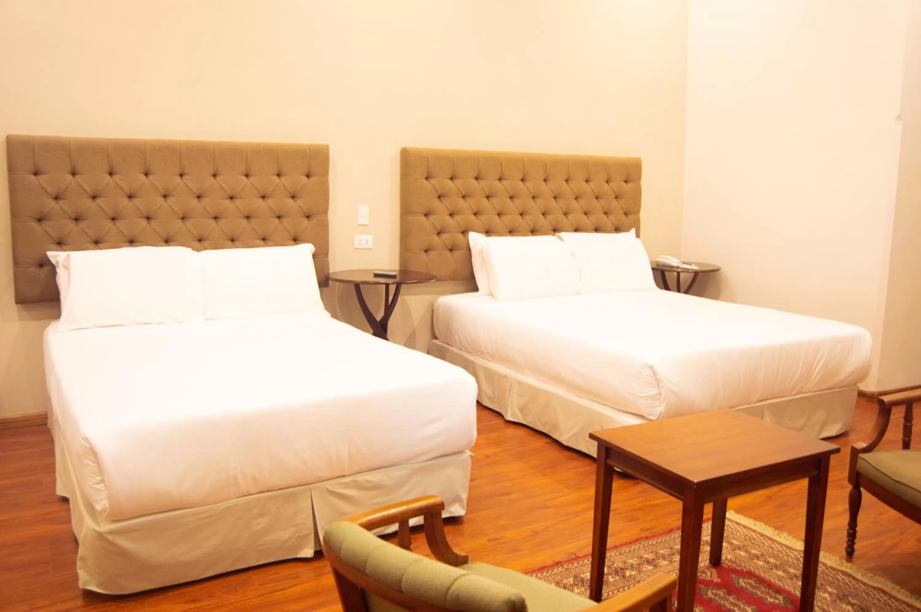 Restaurant/places to eat, Bed in Hotel Carvallo