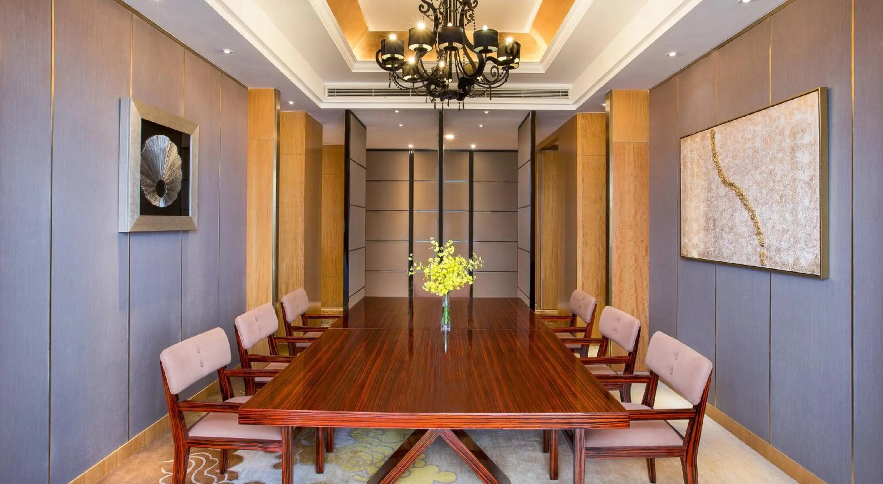 Photo of the whole room in Crowne Plaza Shenzhen Longgang City Centre by IHG