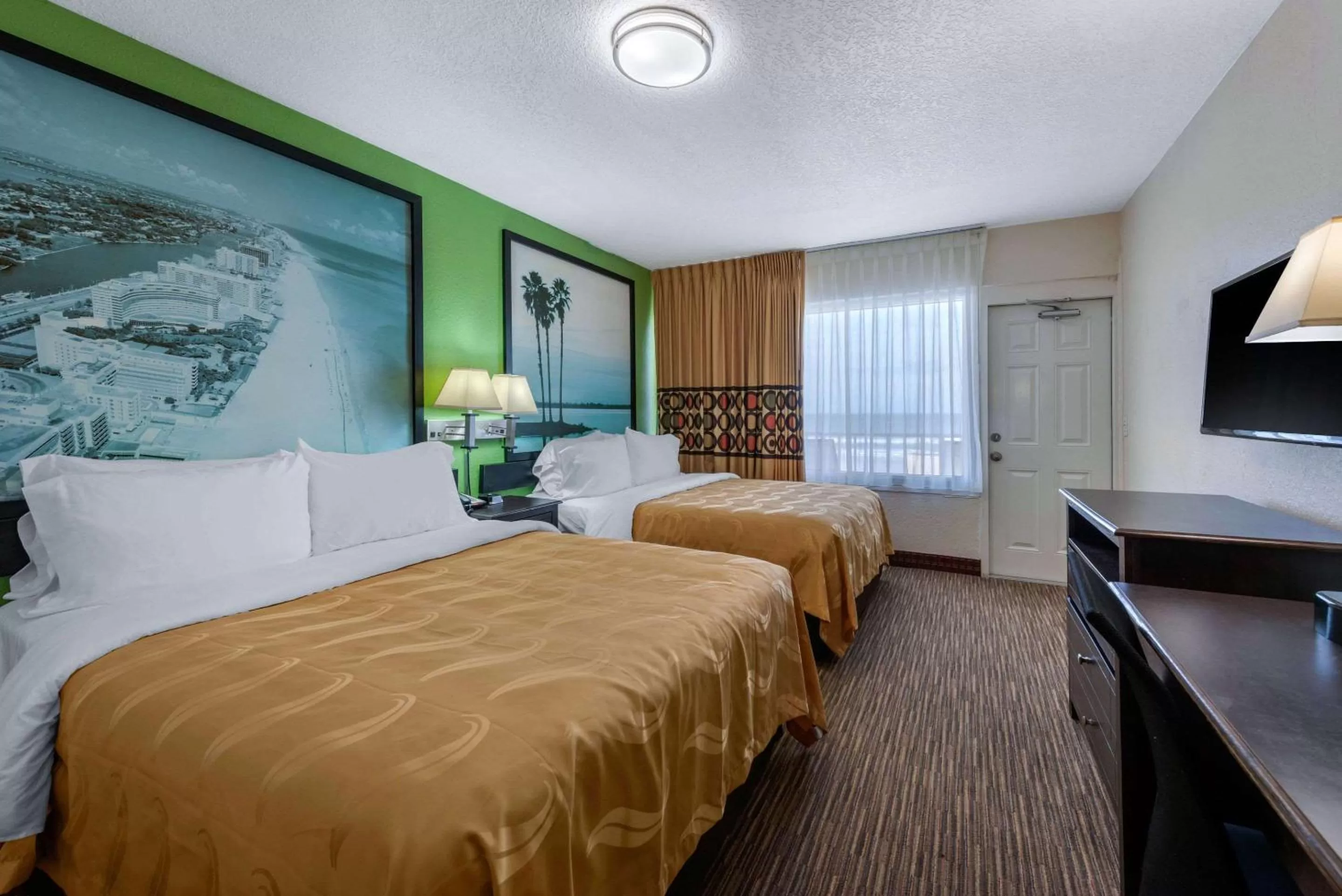 Photo of the whole room, Bed in Quality Inn Daytona Beach Oceanfront
