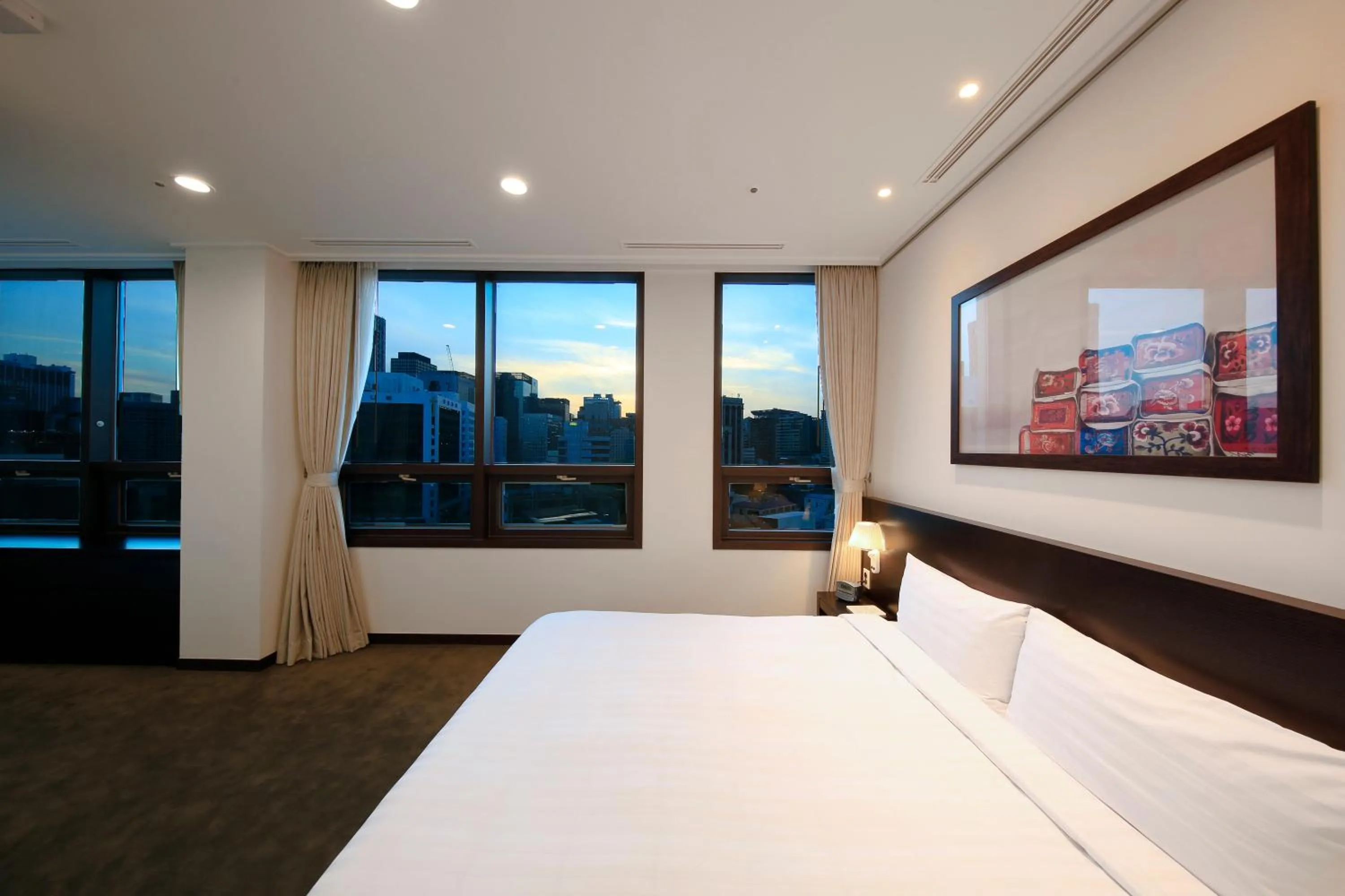 City view, Bed in Orakai Insadong Suites