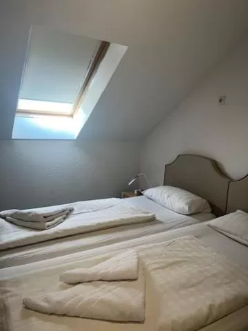 Photo of the whole room, Bed in Hotel Lübecker Hof