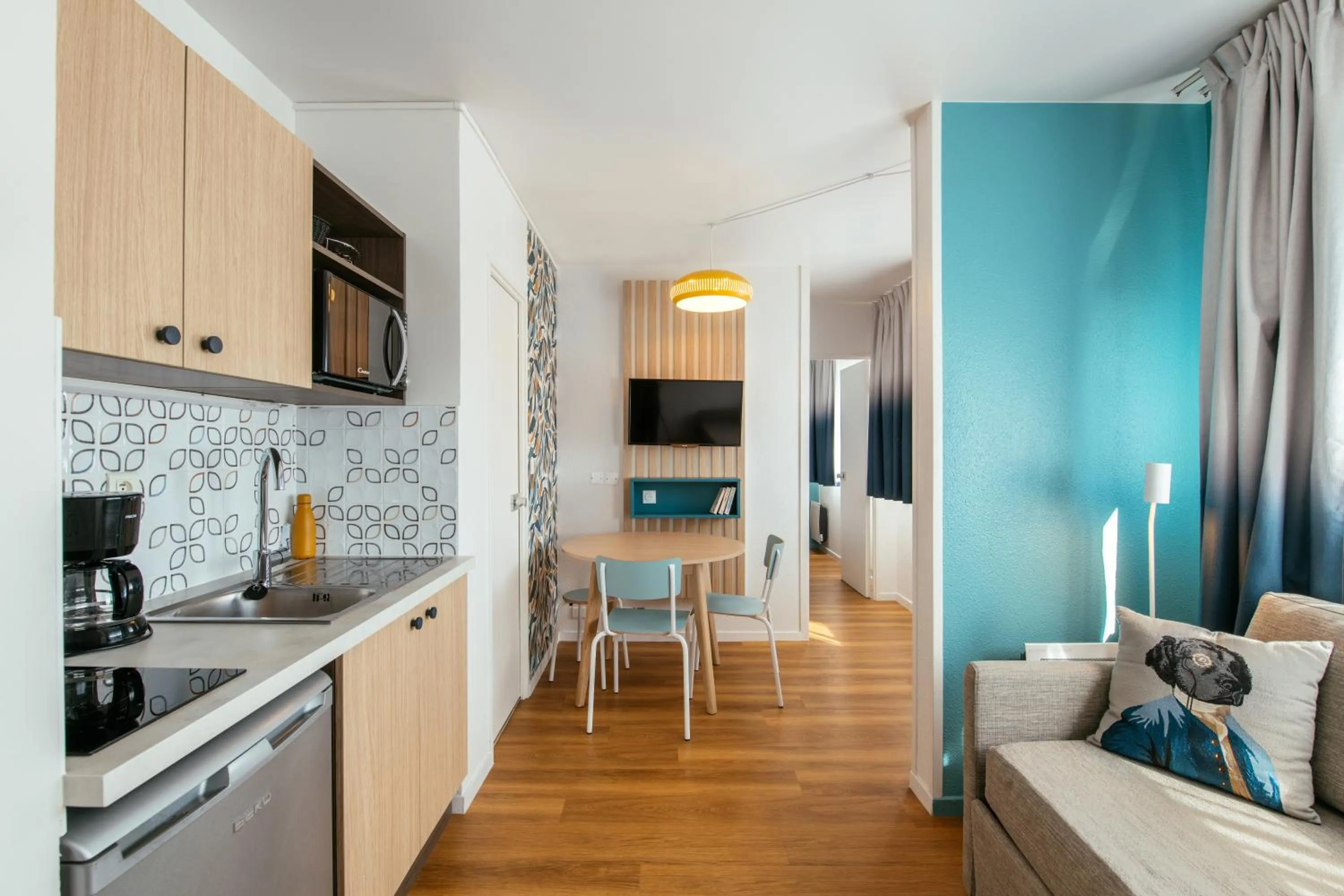 Kitchen or kitchenette in Aparthotel Adagio Access Paris La Villette