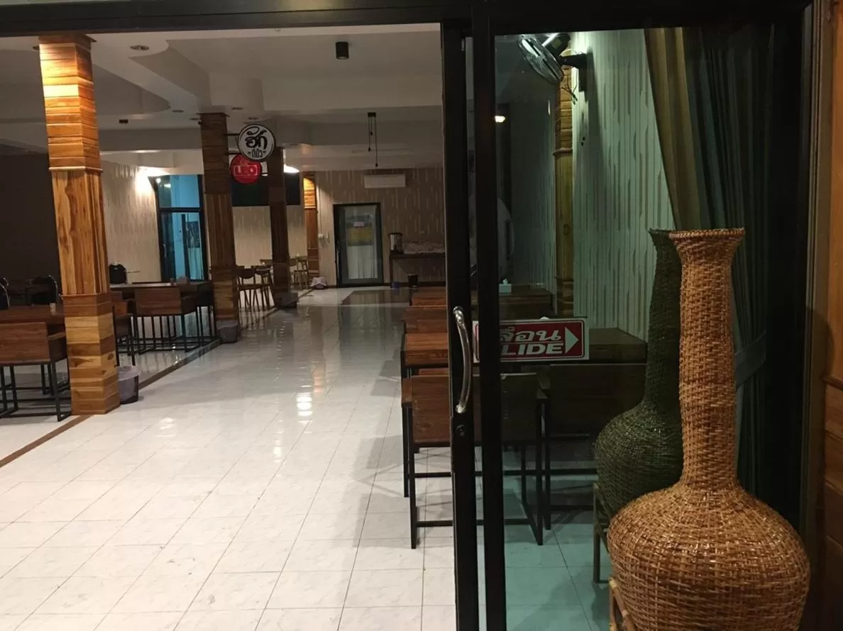 Dining area in Hugpua Hotel