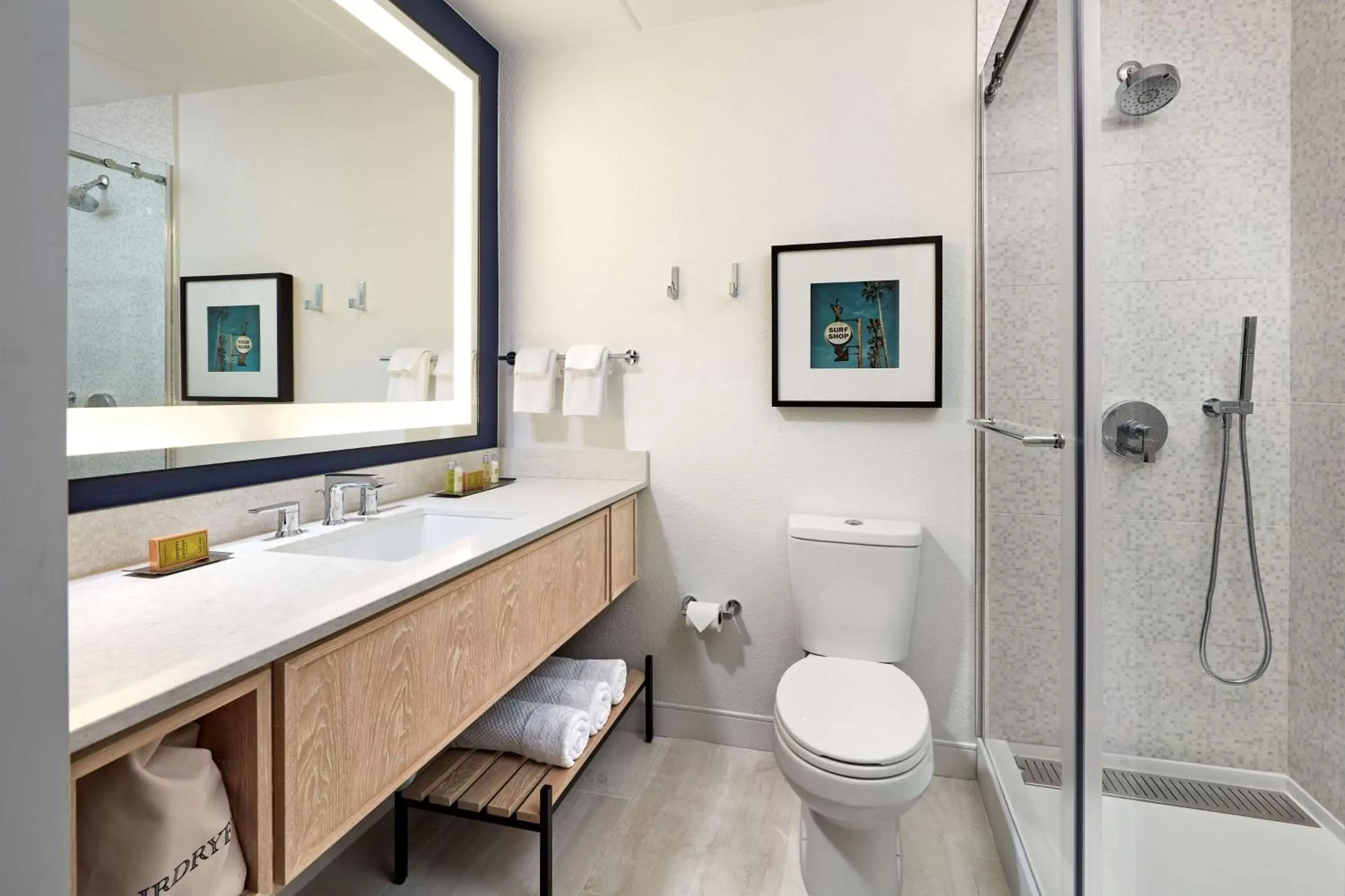 Deluxe Queen Room in Hotel MDR Marina del Rey- a DoubleTree by Hilton Deluxe Queen Room in Hotel MDR Marina del Rey- a DoubleTree by Hilton