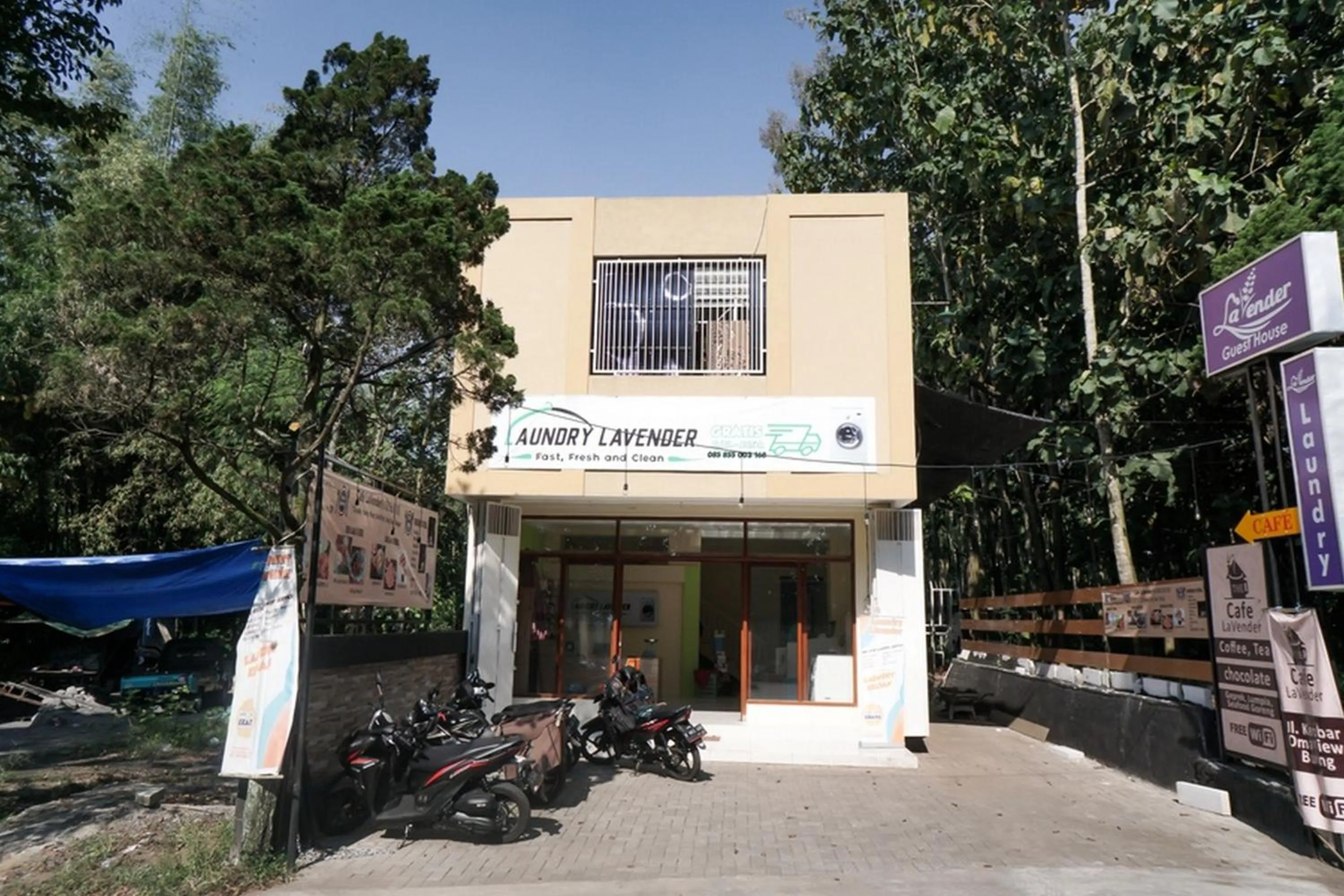 Property logo or sign in RedDoorz Syariah near Exit Tol Malang