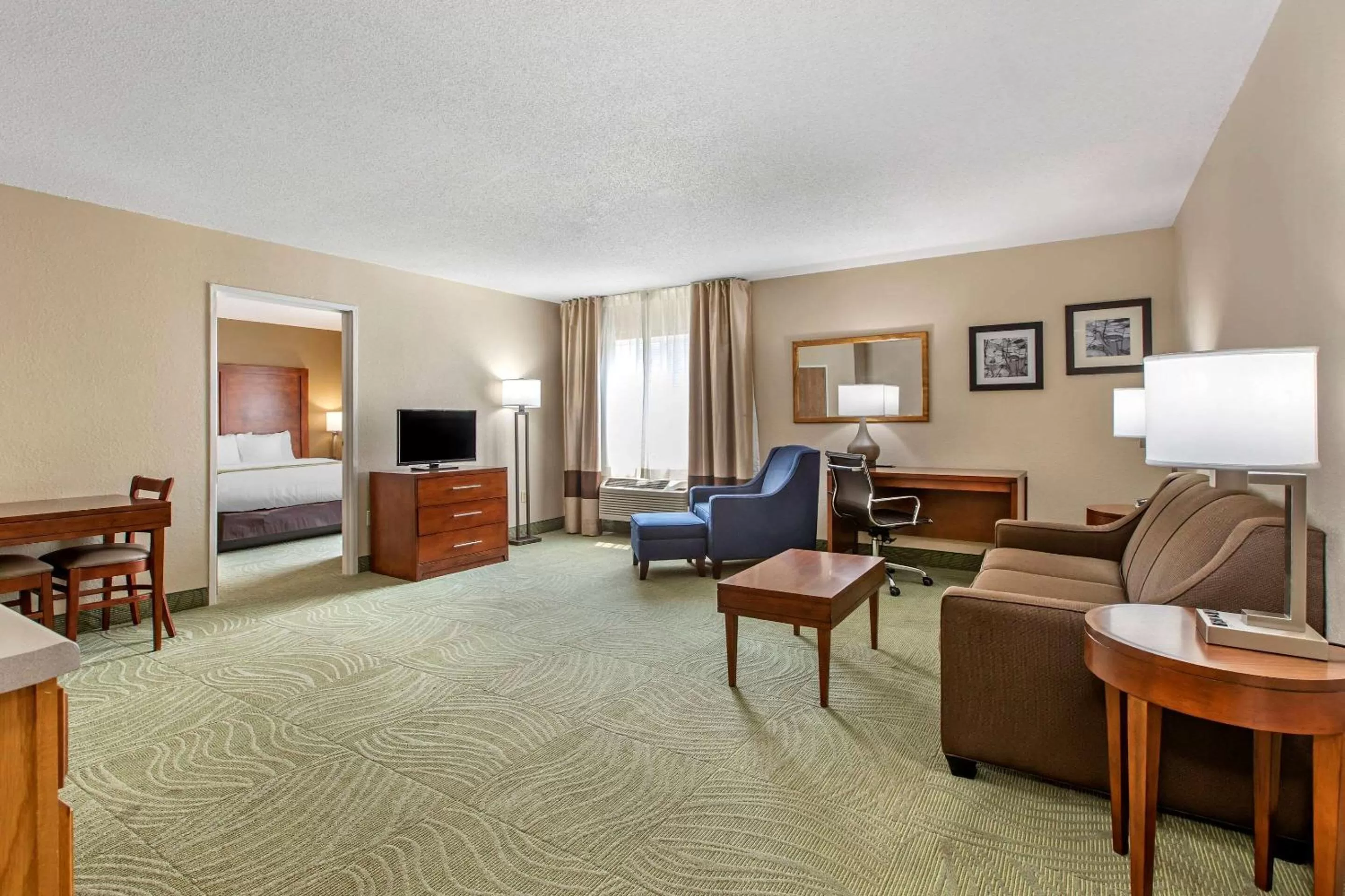 Photo of the whole room, Bed in Comfort Inn Muscatine near Hwy 61