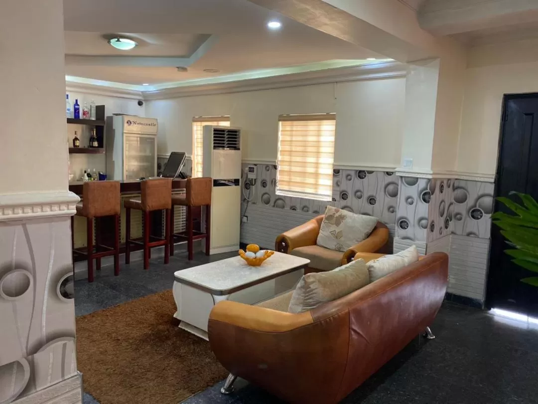 Restaurant/places to eat, Seating Area in Galpin Suites