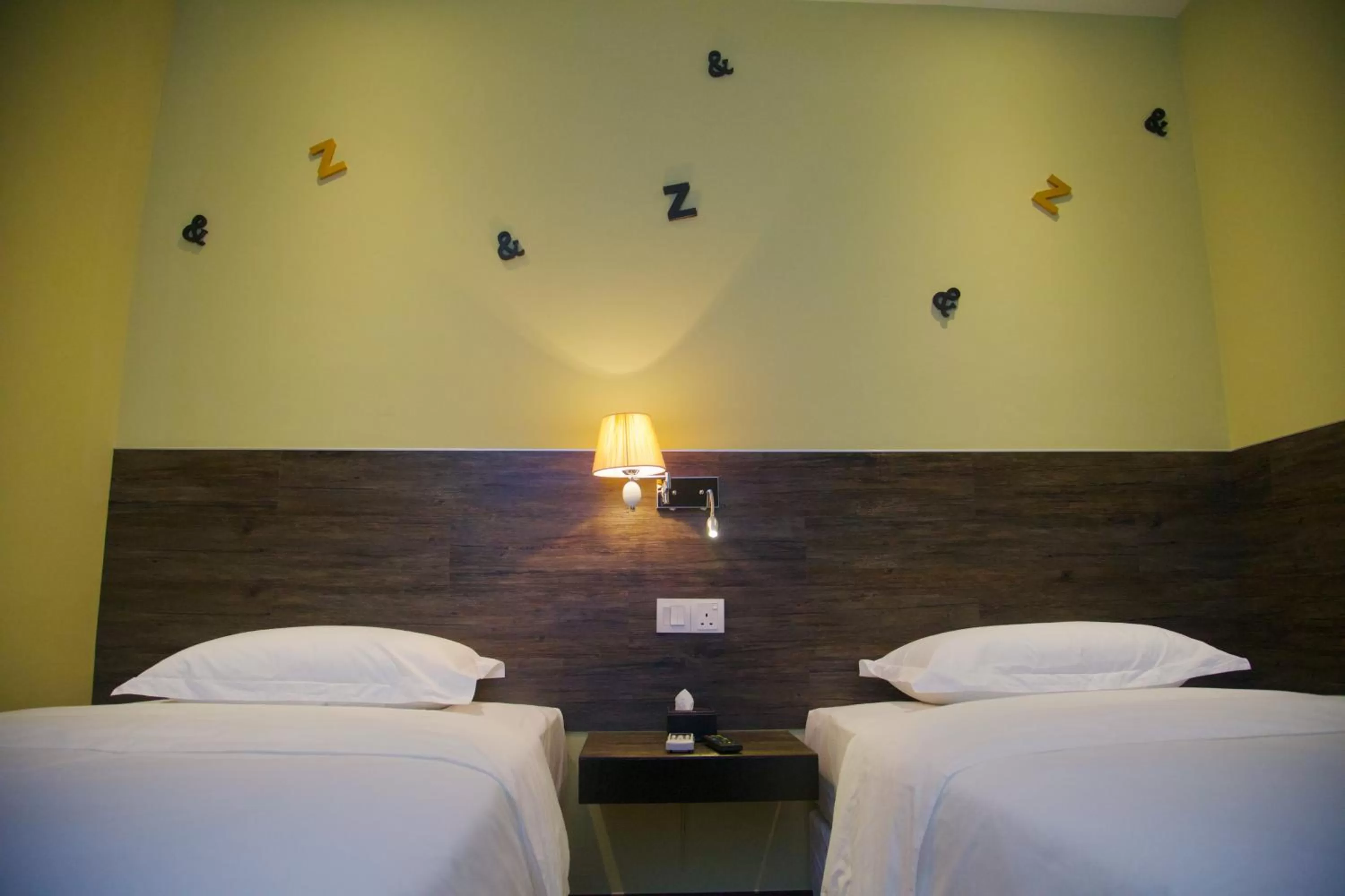 Photo of the whole room, Bed in Rooms