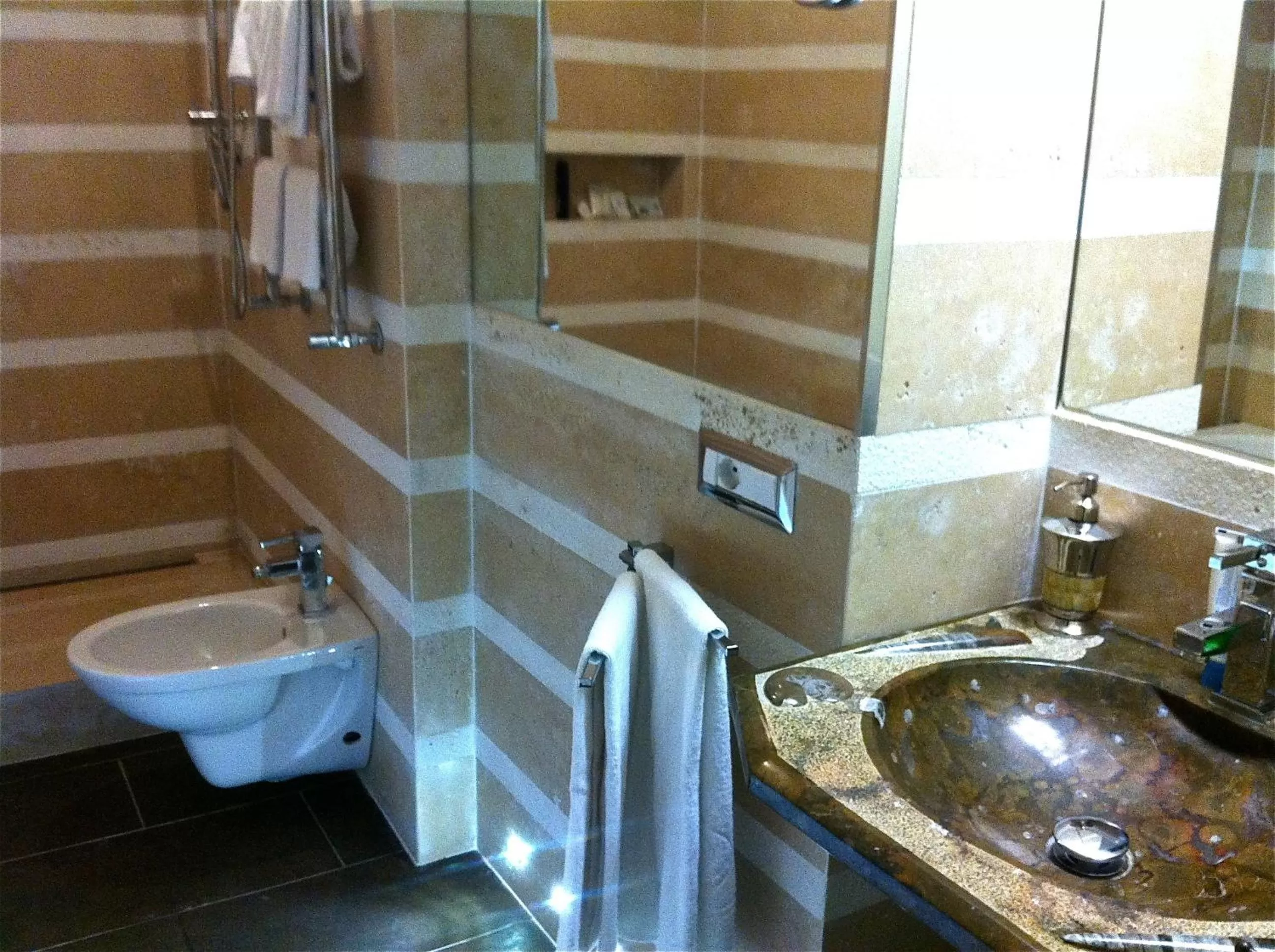 Bathroom in Residenza Al Corso Suites