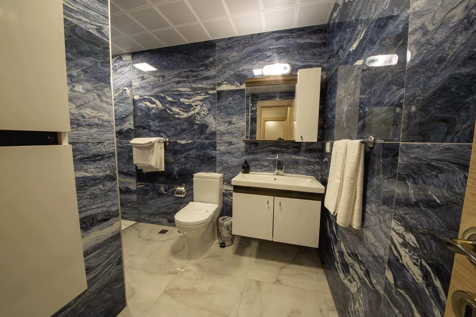 Bathroom in Huma Elite Hotel