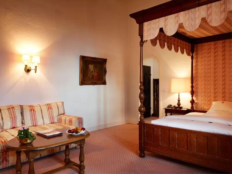 Decorative detail, Bed in Hotel und Restaurant Burg Schnellenberg