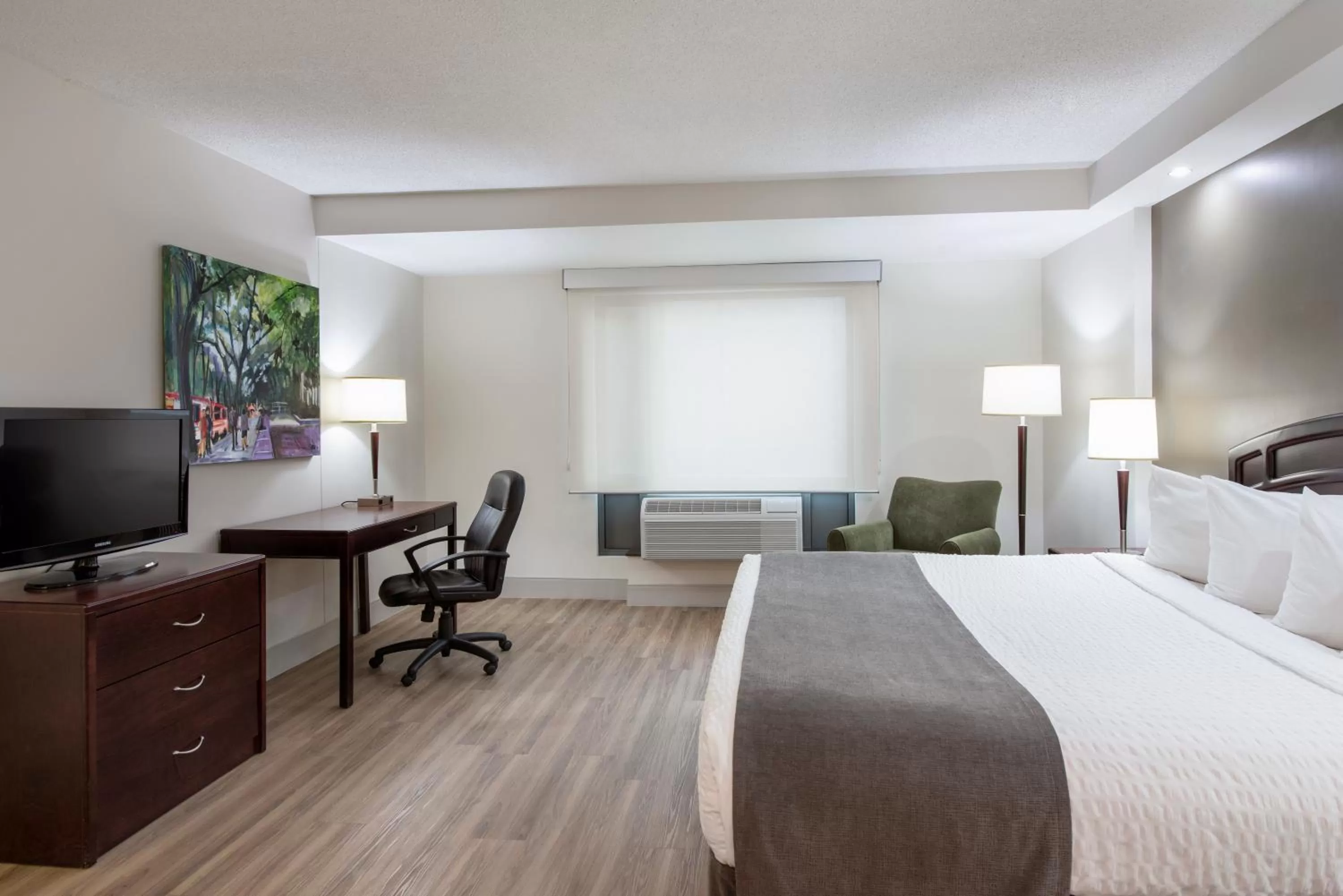 TV and multimedia, Bed in Viscount Gort Hotel, Banquet & Conference Centre