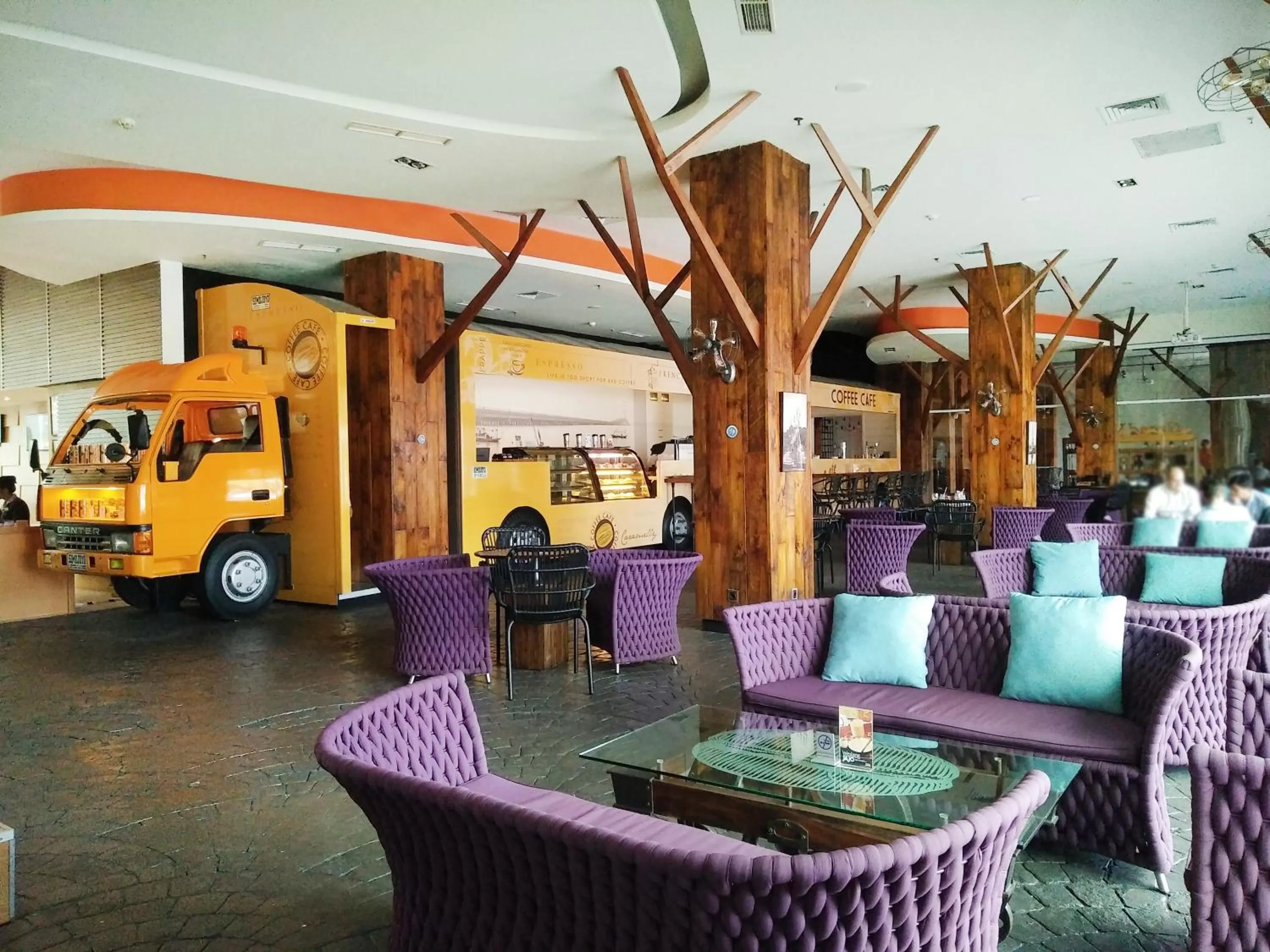 Lounge or bar in Mercure Surabaya Grand Mirama