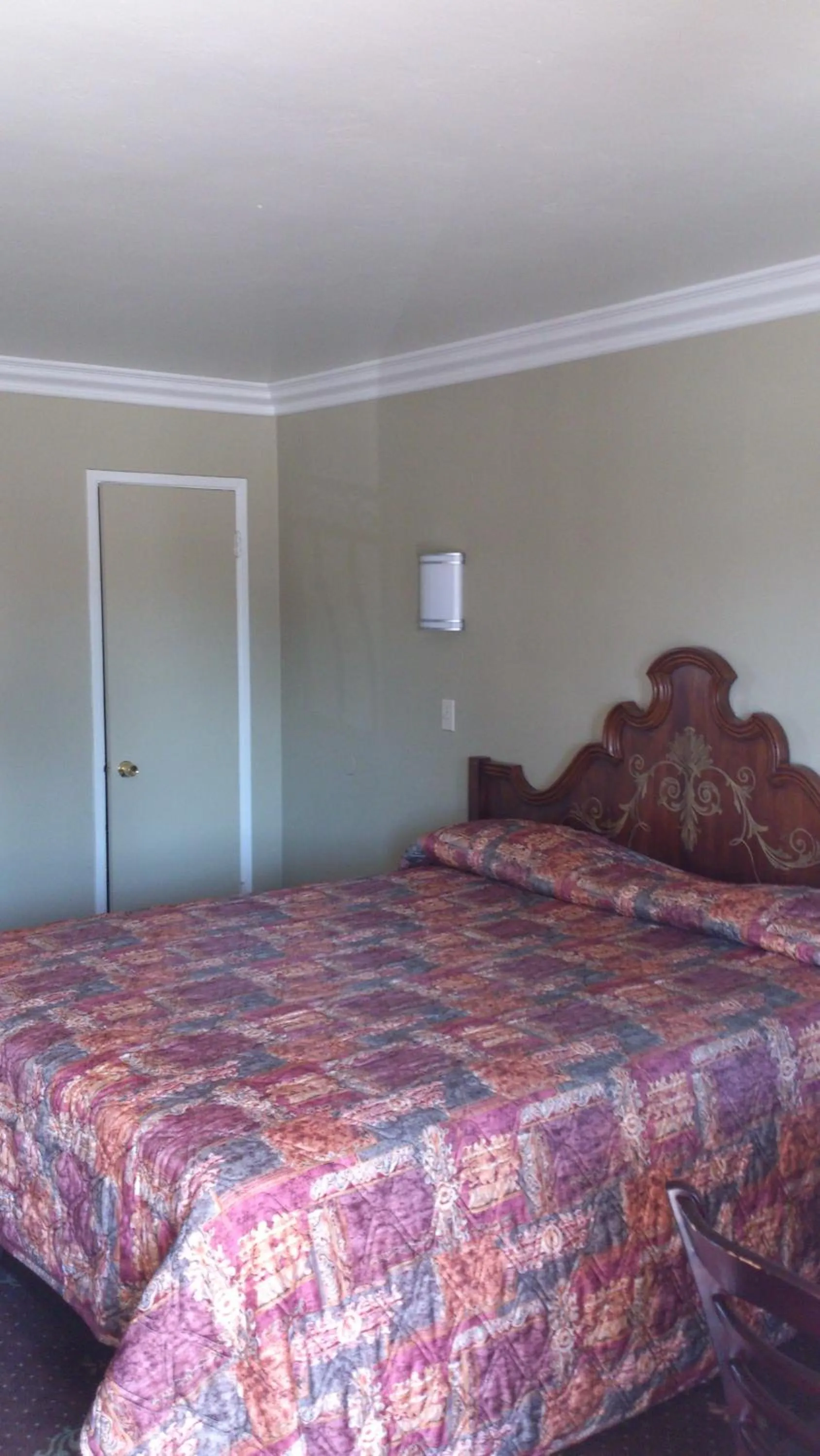 Bed in Santa Ana Travel Inn