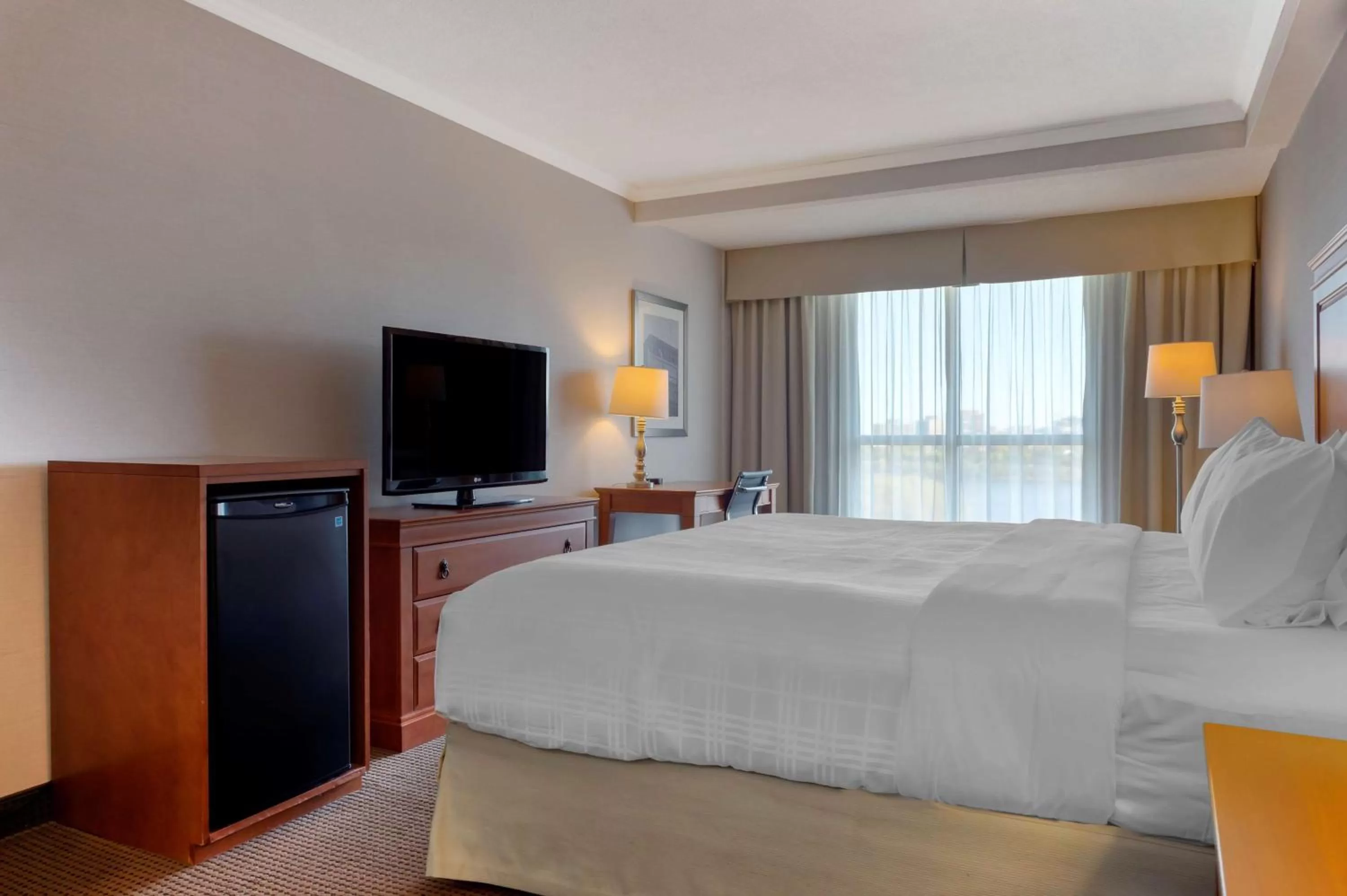 Photo of the whole room, Bed in Best Western Plus Gatineau-Ottawa Downtown