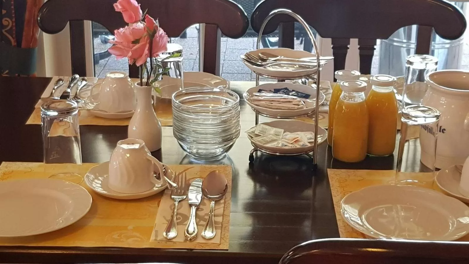 Food and drinks in Gästehaus Vinetum