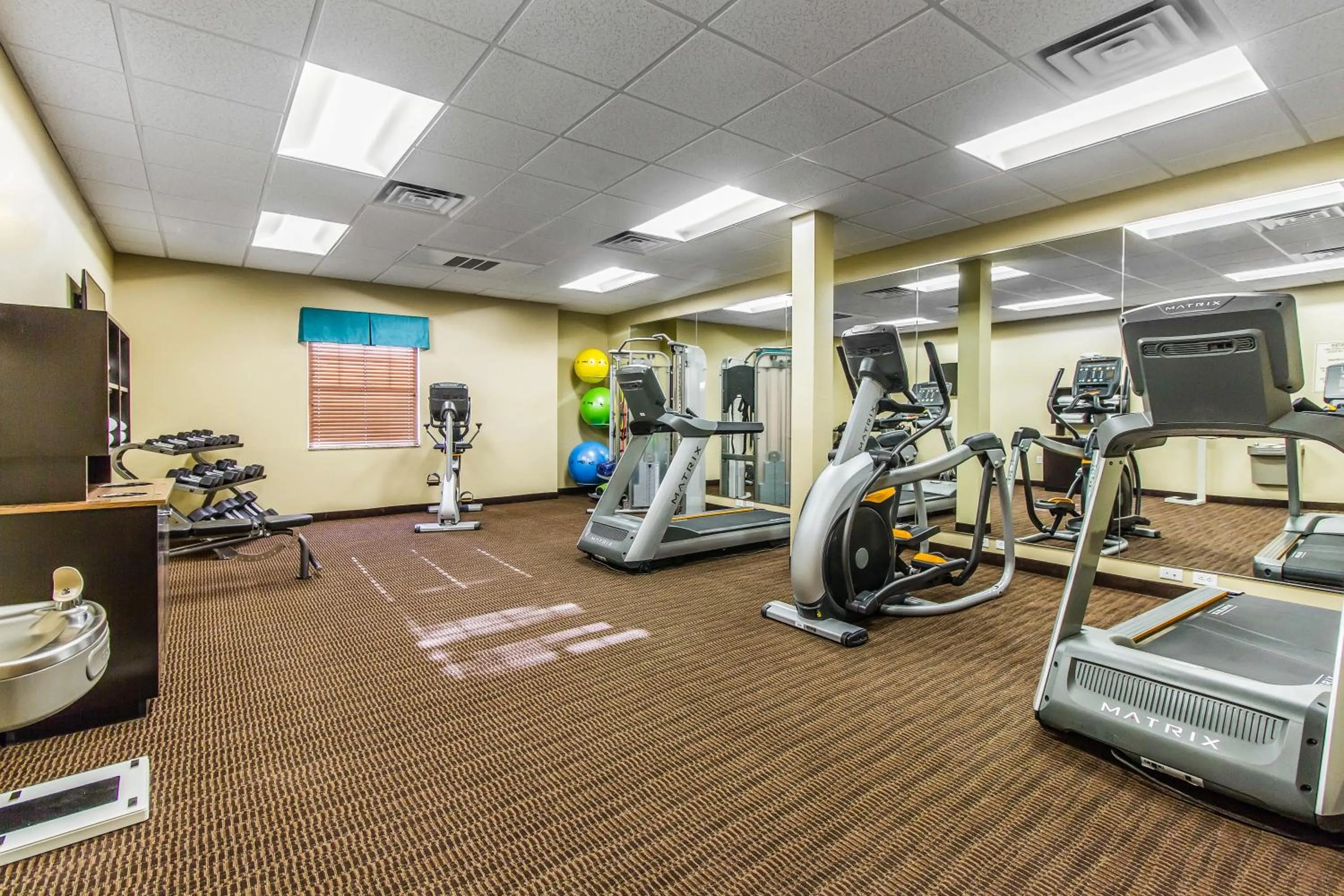 Fitness centre/facilities in MainStay Suites Watford City - Event Center