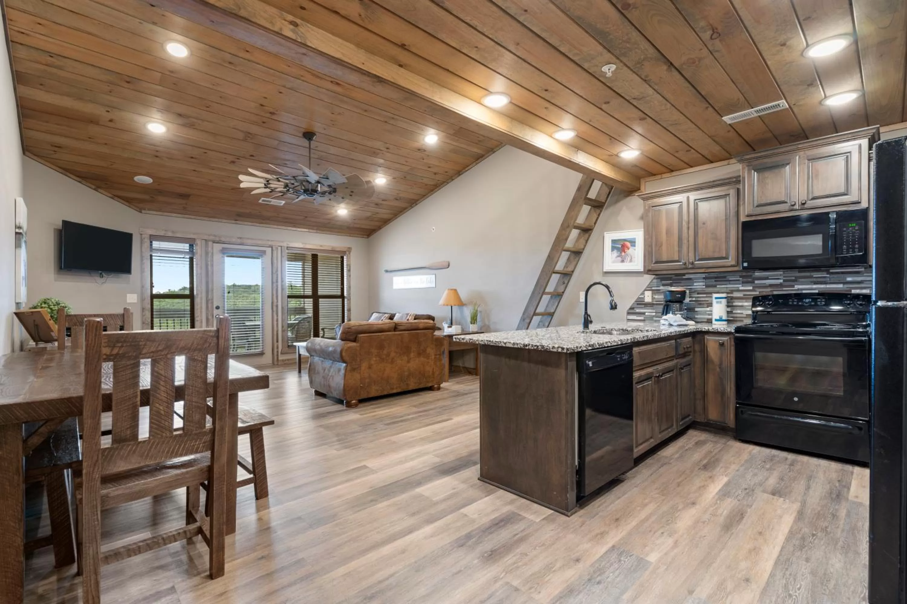 Kitchen or kitchenette in Table Rock Resorts at Indian Point