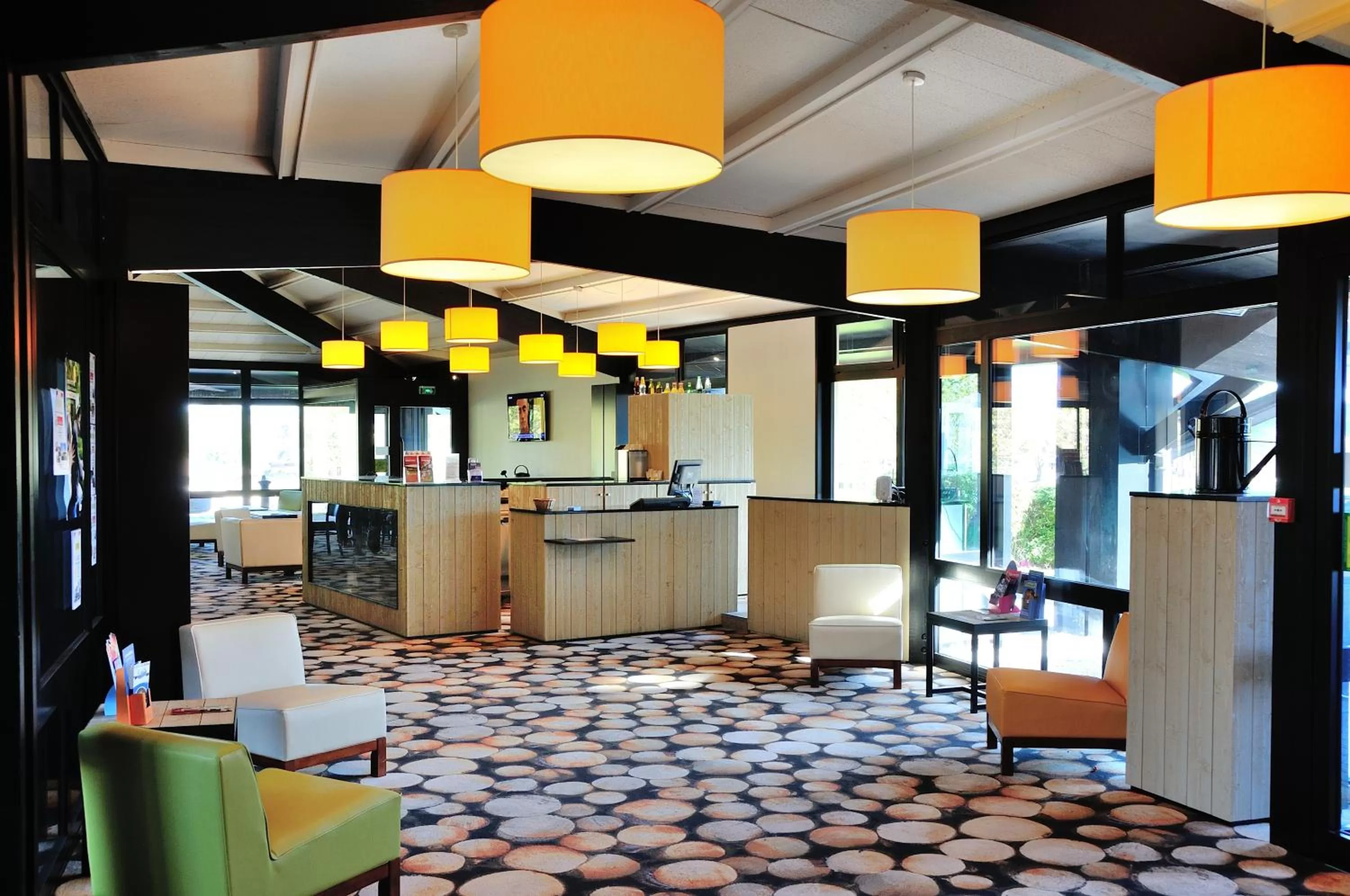 Lobby or reception in Relais Fasthotel Port Lauragais