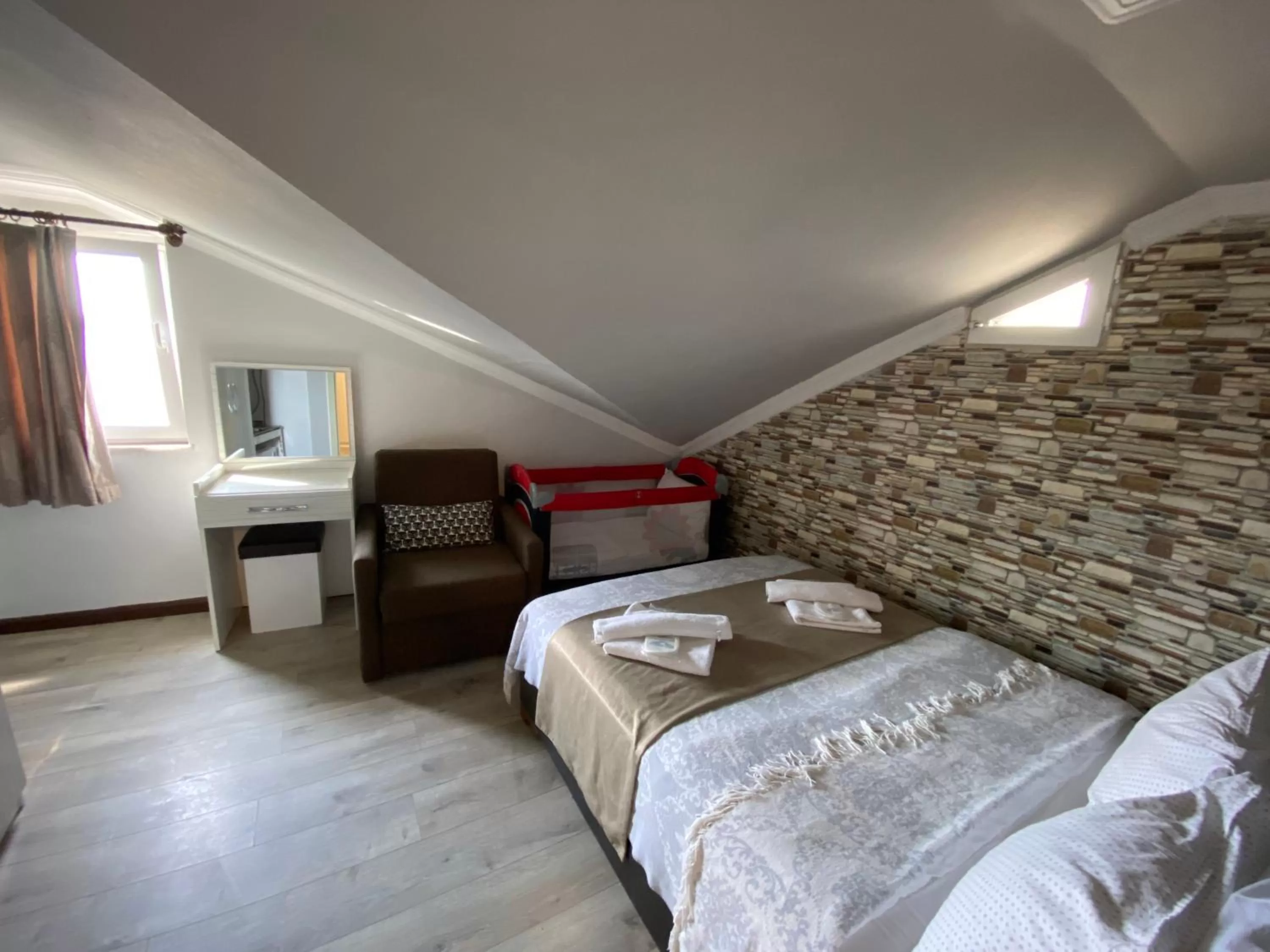 Photo of the whole room in AMASRA Marina Pansiyon