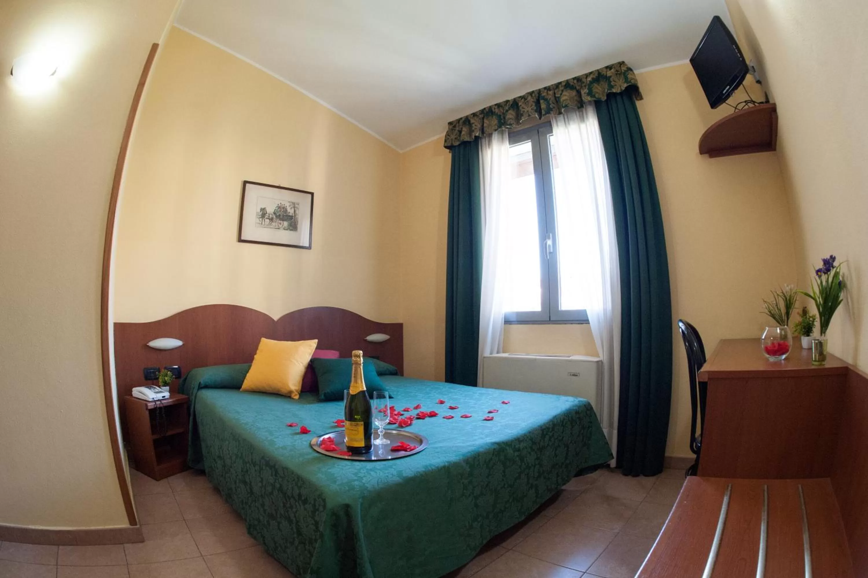 Bedroom, Bed in The Best Hotel