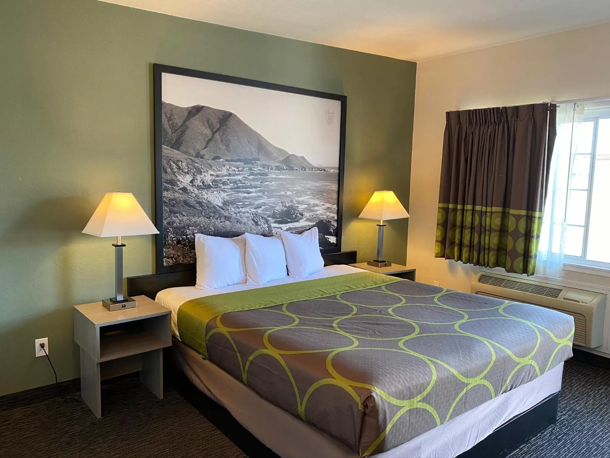 Photo of the whole room, Bed in Super 8 by Wyndham Monterey