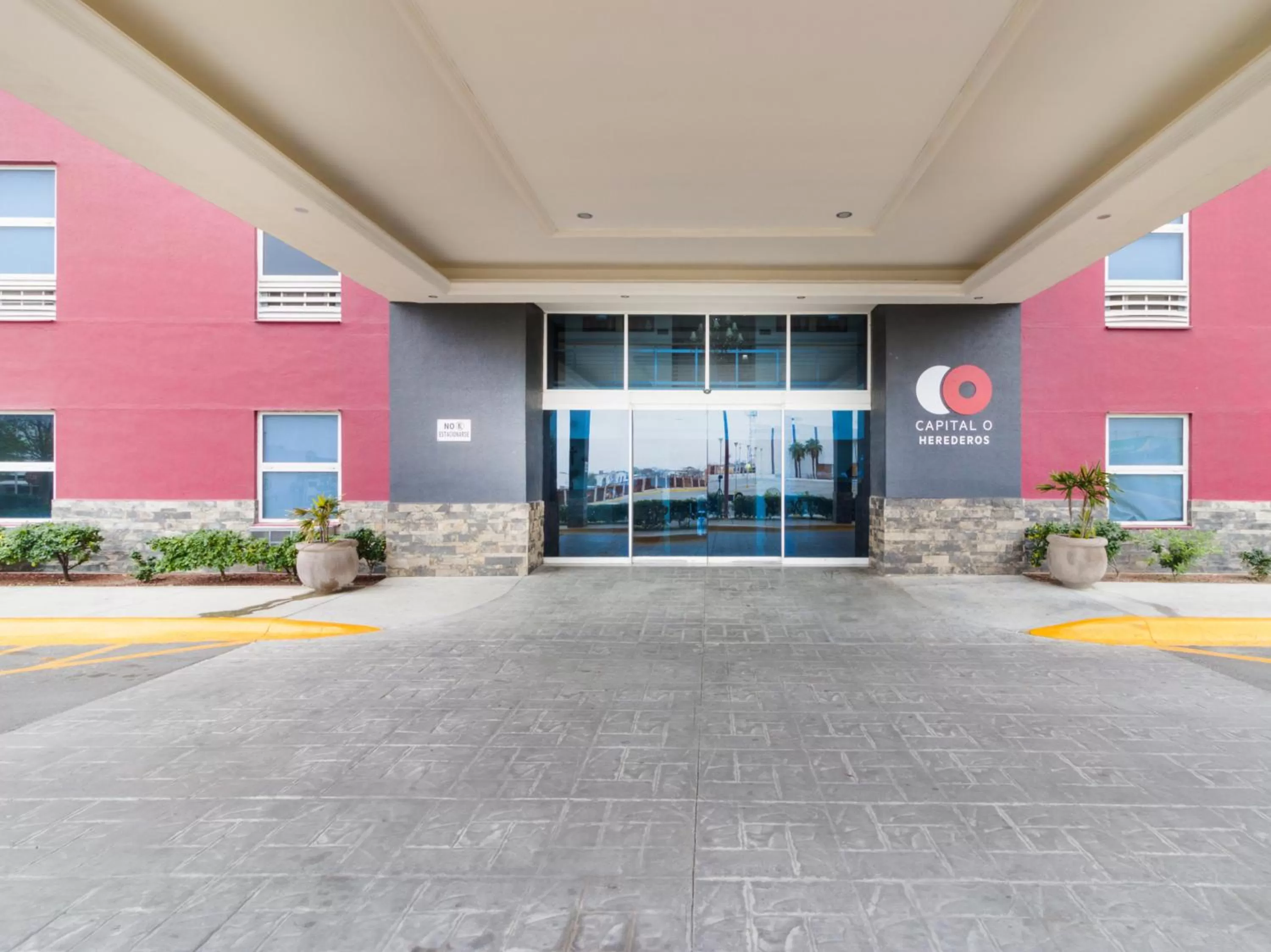 Facade/entrance in Capital O Hotel Herederos, Piedras Negras