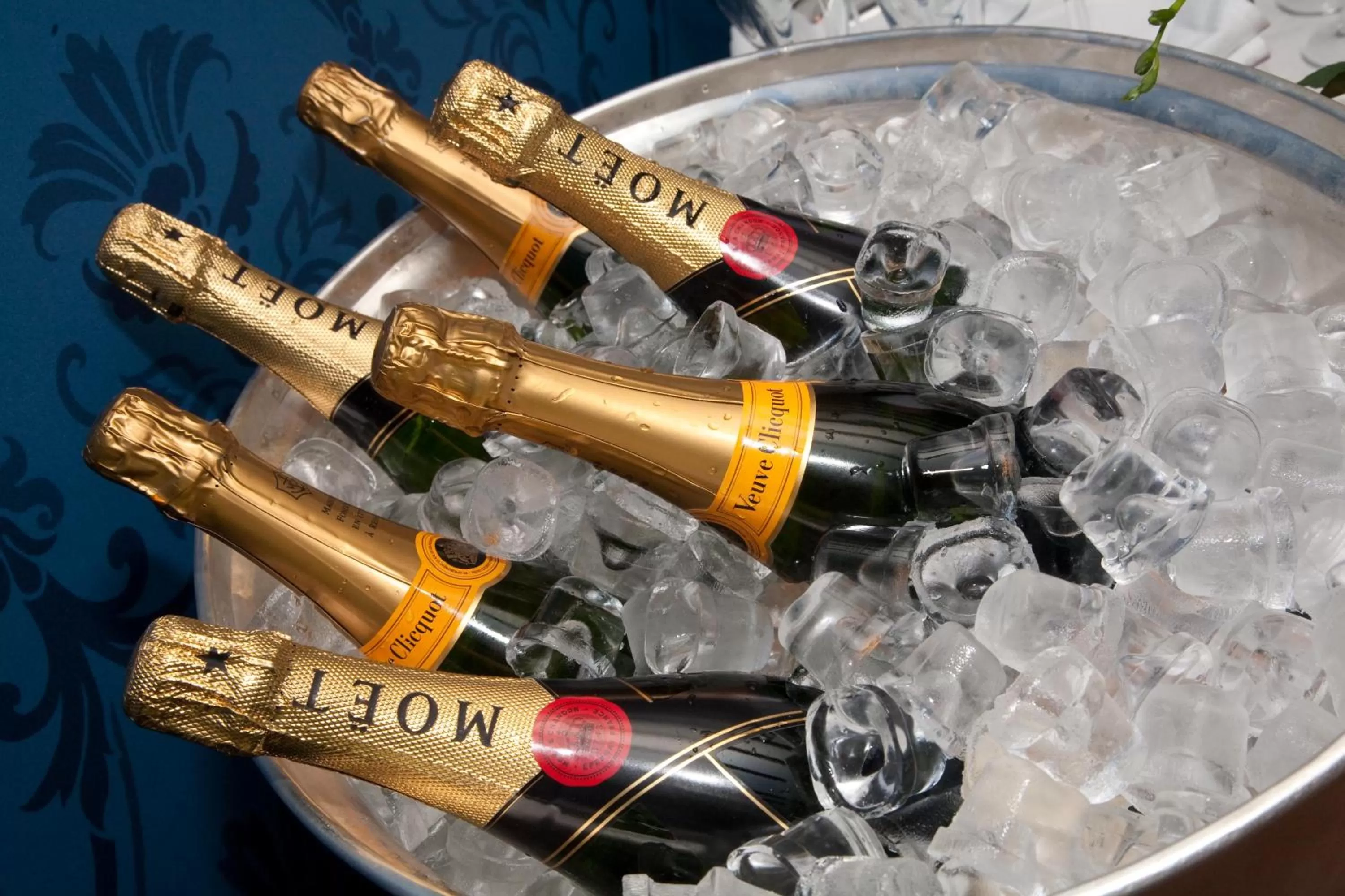 Lounge or bar, Drinks in Deans Place Hotel