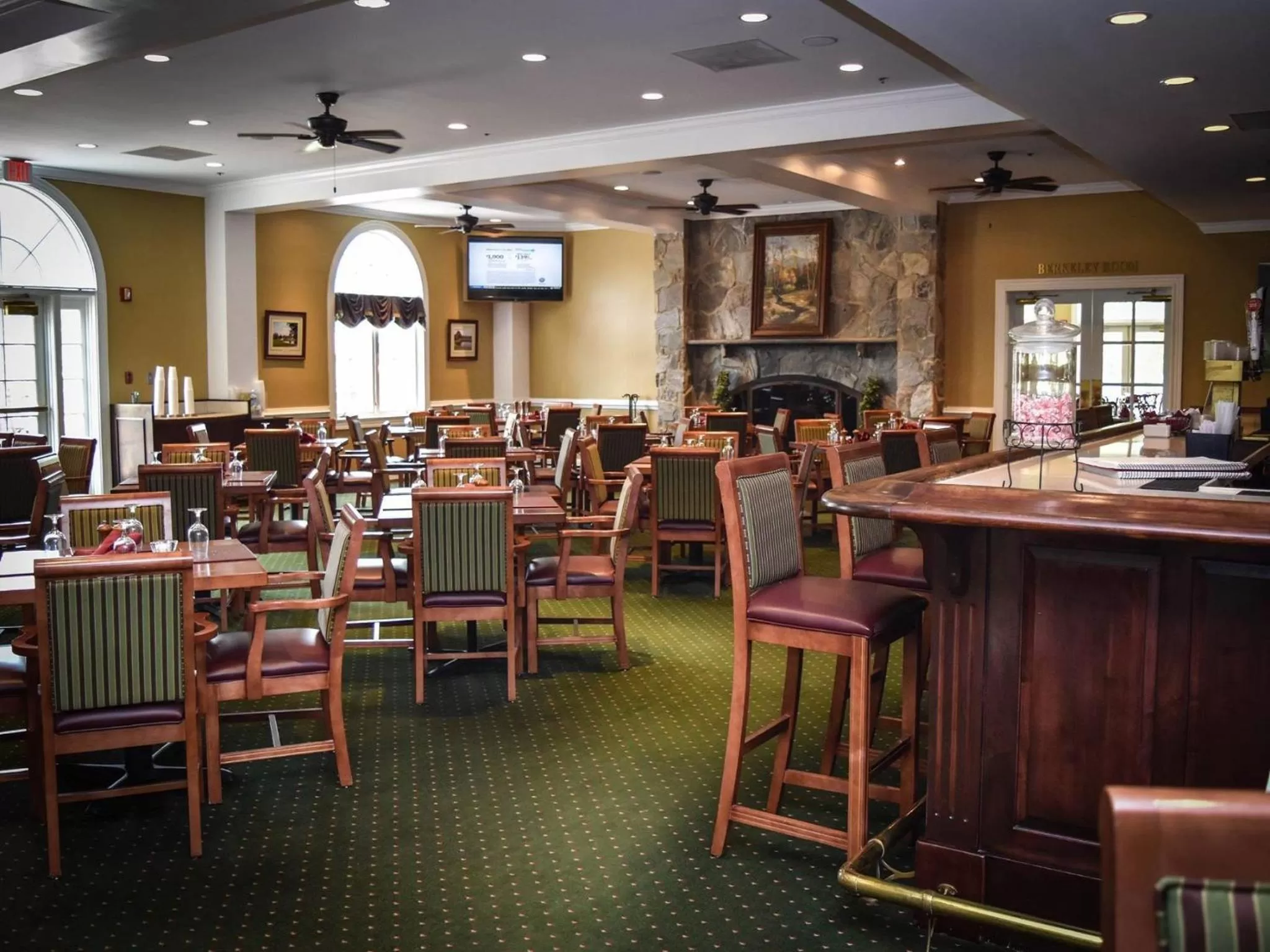 Restaurant/places to eat in Inn at Evergreen