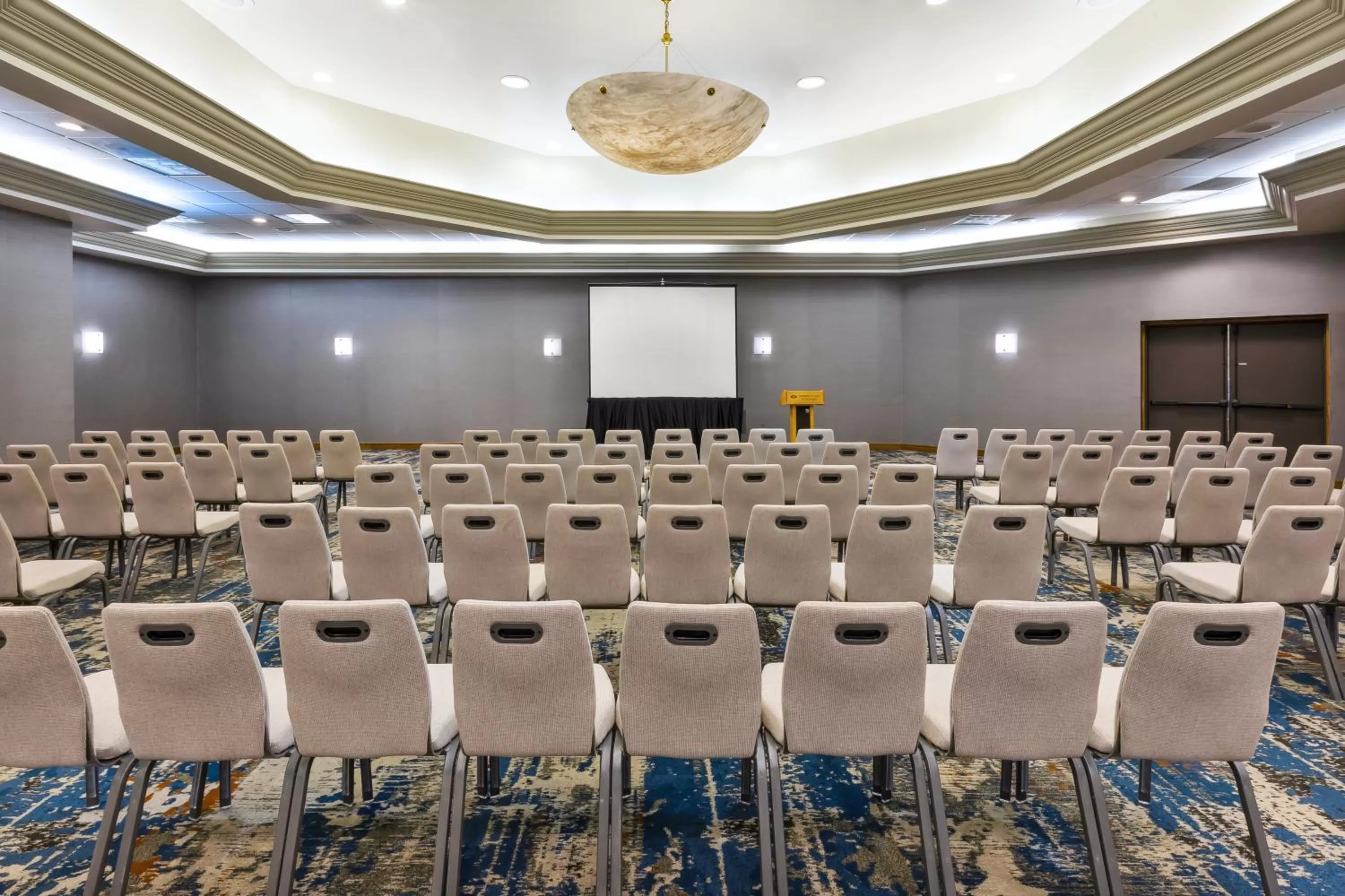Meeting/conference room in Crowne Plaza Columbus North - Worthington by IHG