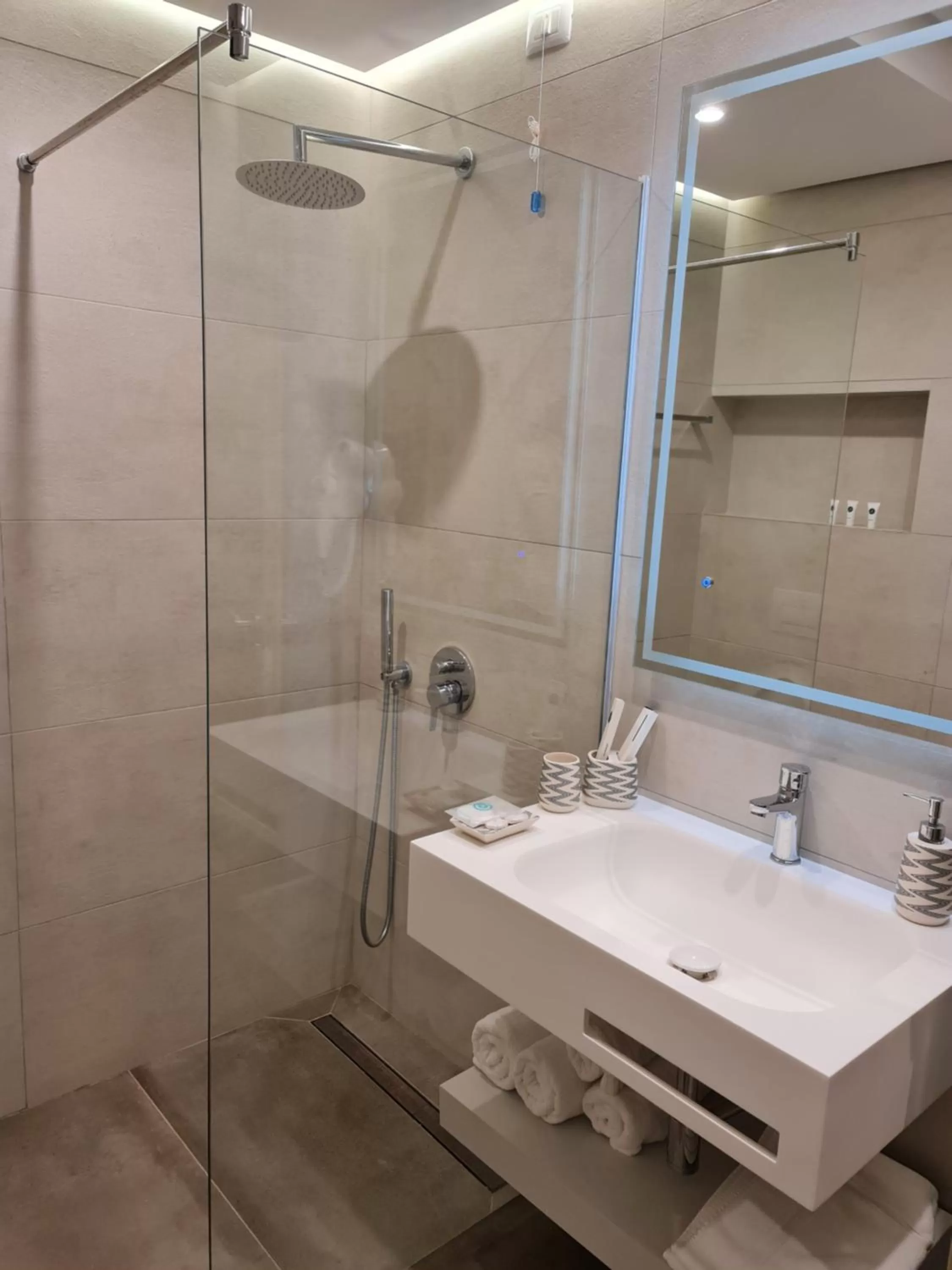 Bathroom in Hotel Aross