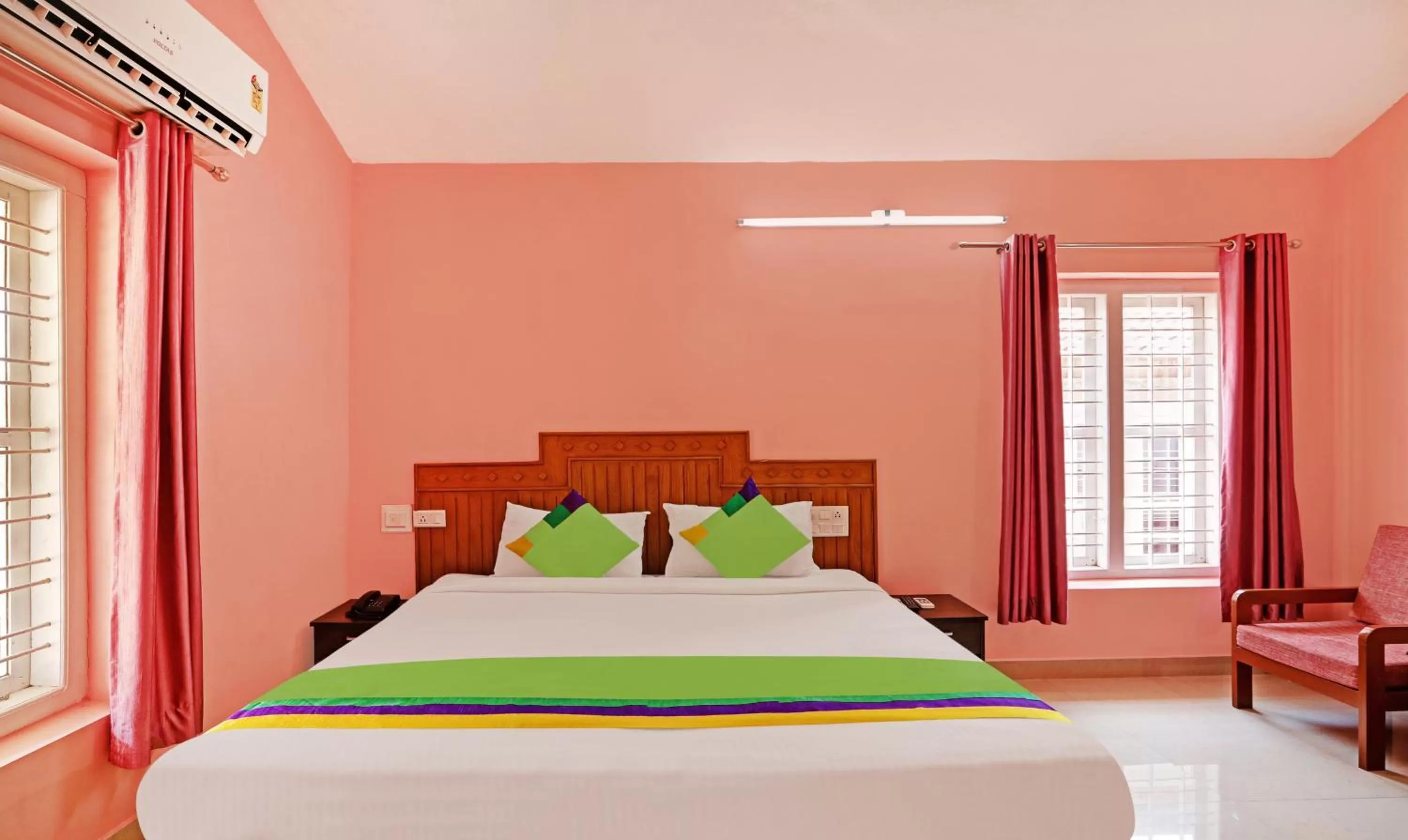 Bed in Treebo Trend Yajna Comforts