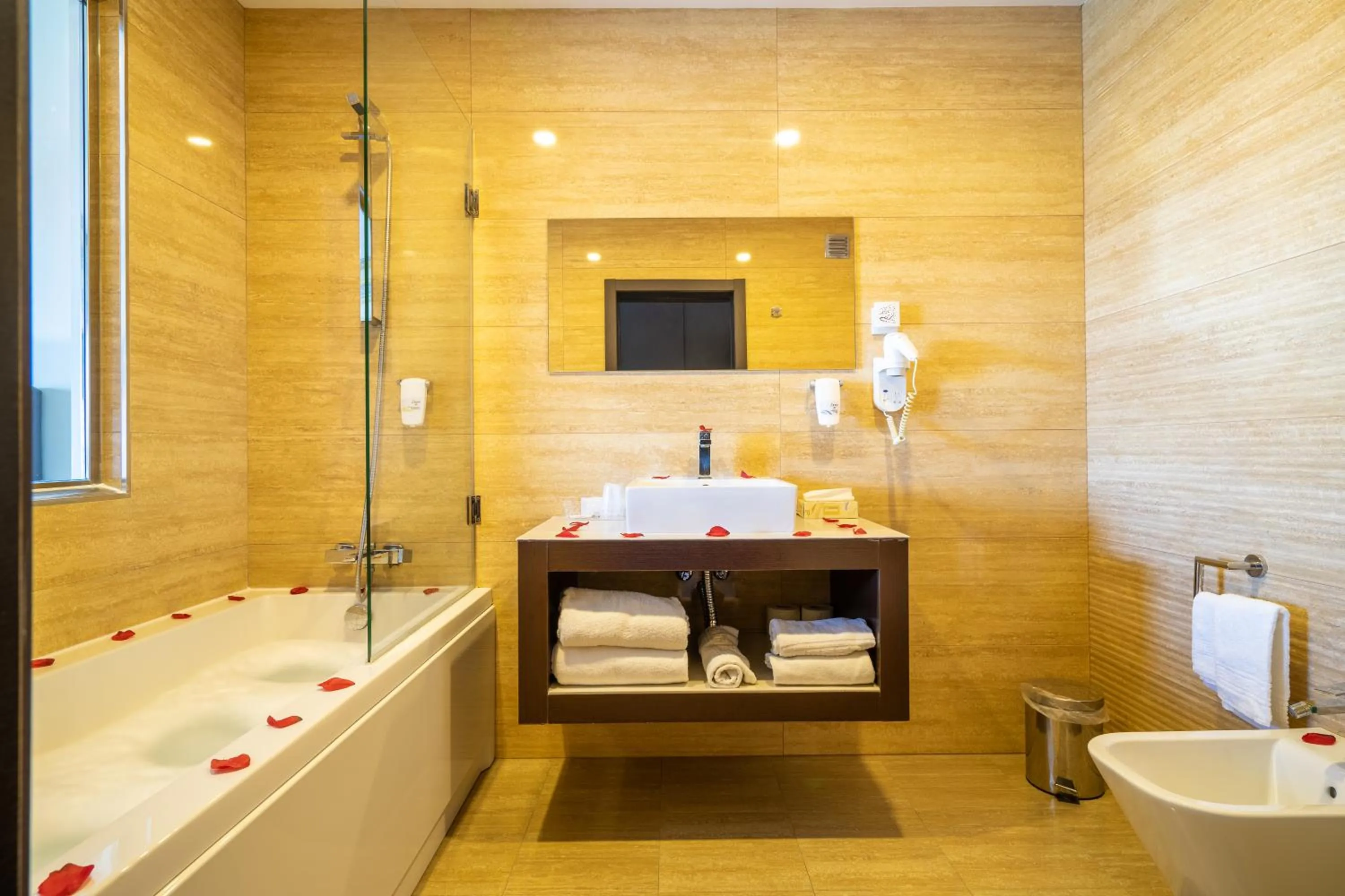 Shower in Hotel de Ilhavo Plaza & Spa