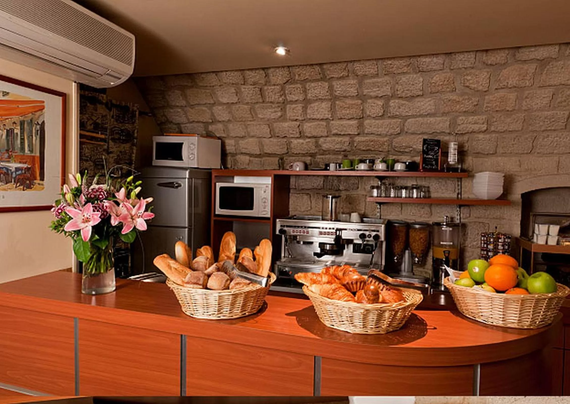 Restaurant/places to eat in Hôtel Opera Deauville