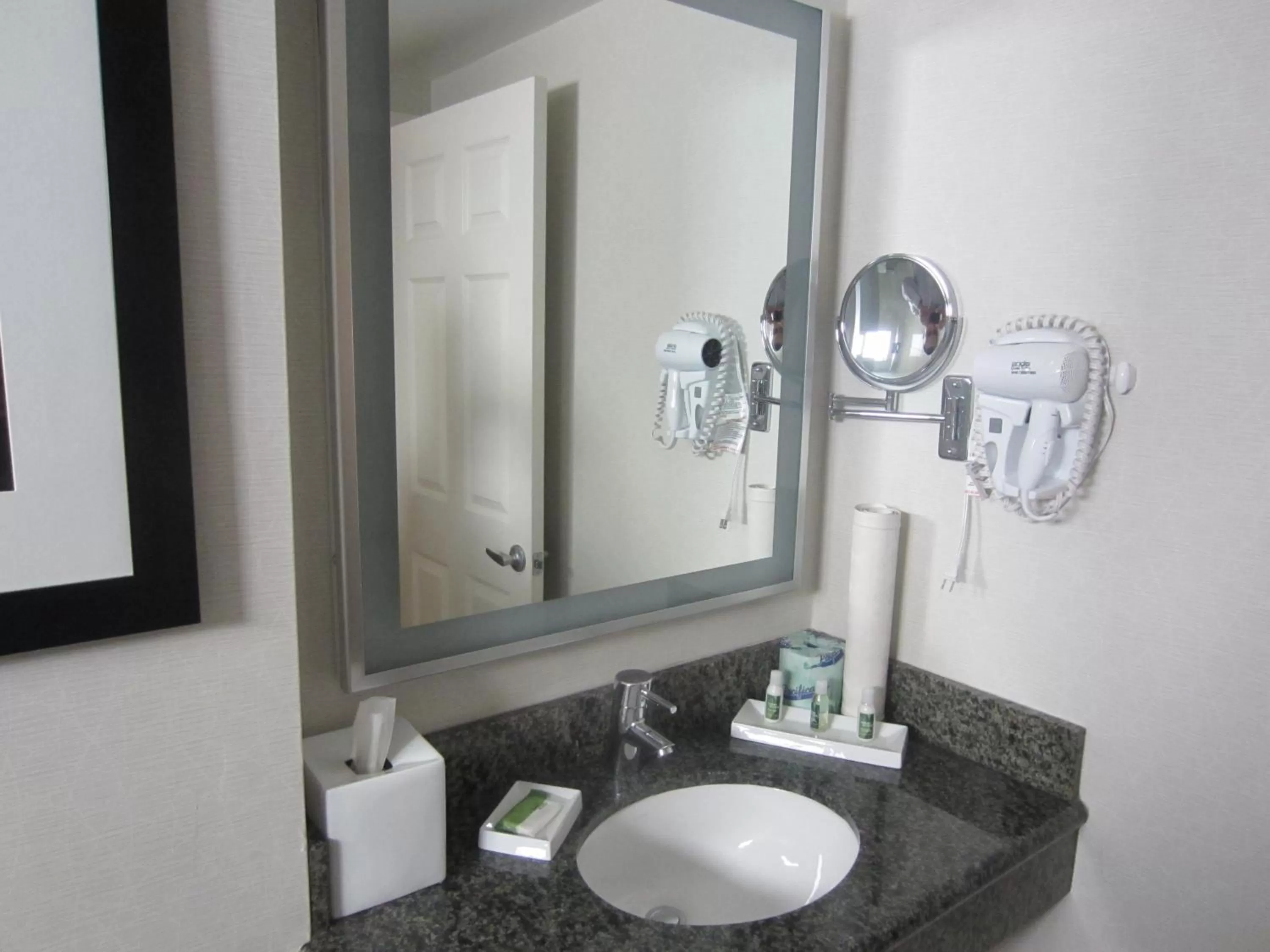 Bathroom in PB Surf Beachside Inn