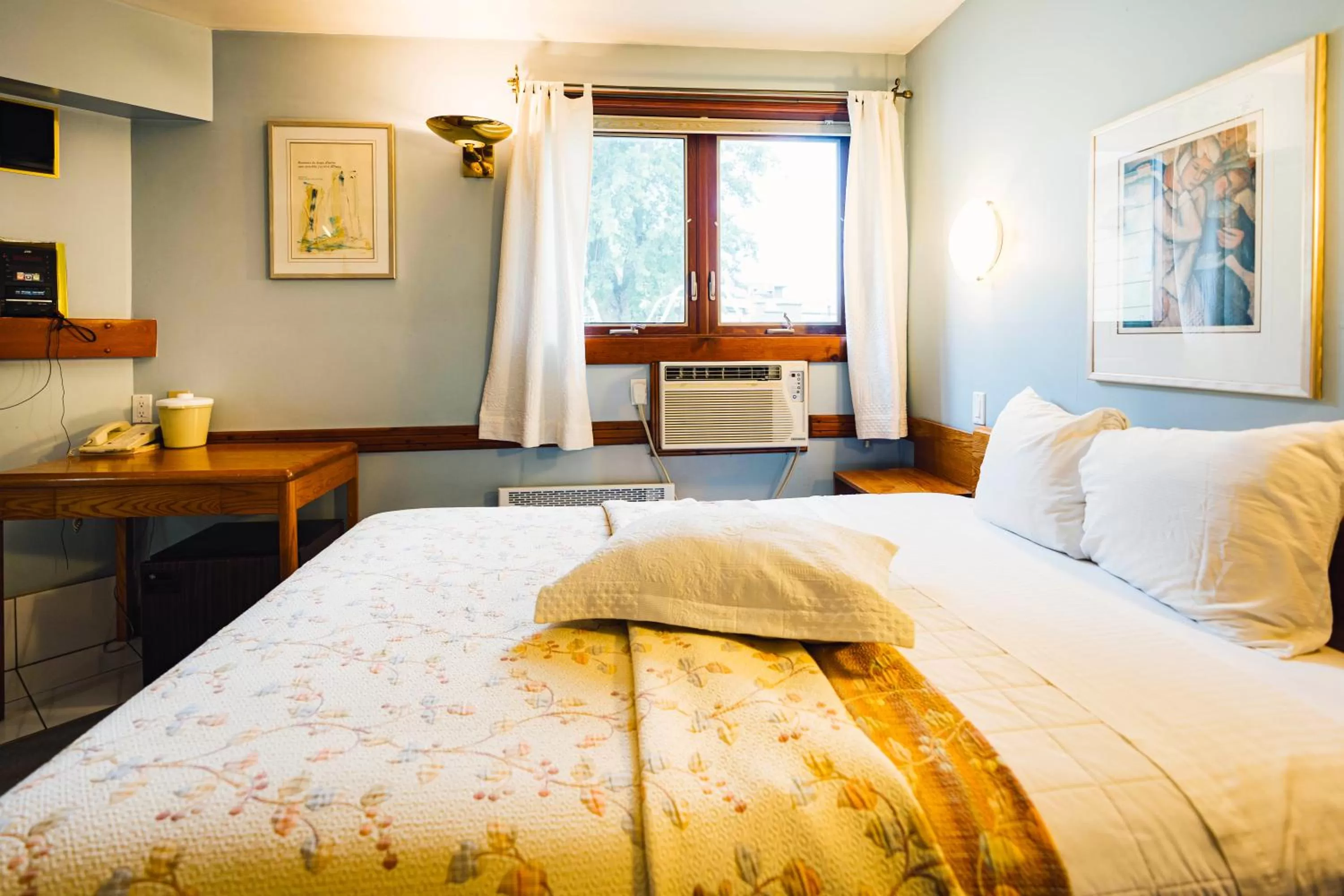 Bed in Auberge Harris