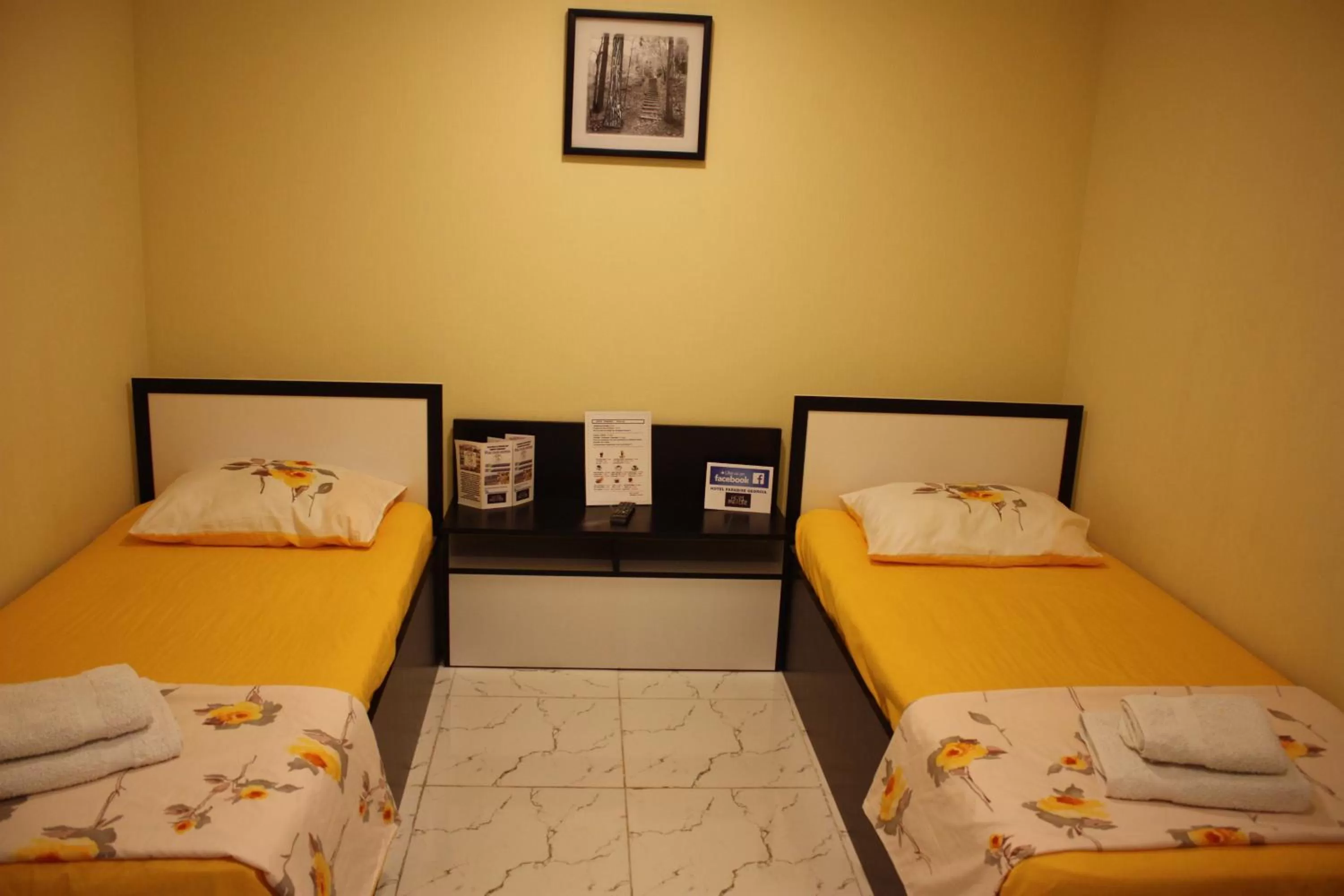 Bedroom, Bed in Paradise Hotel