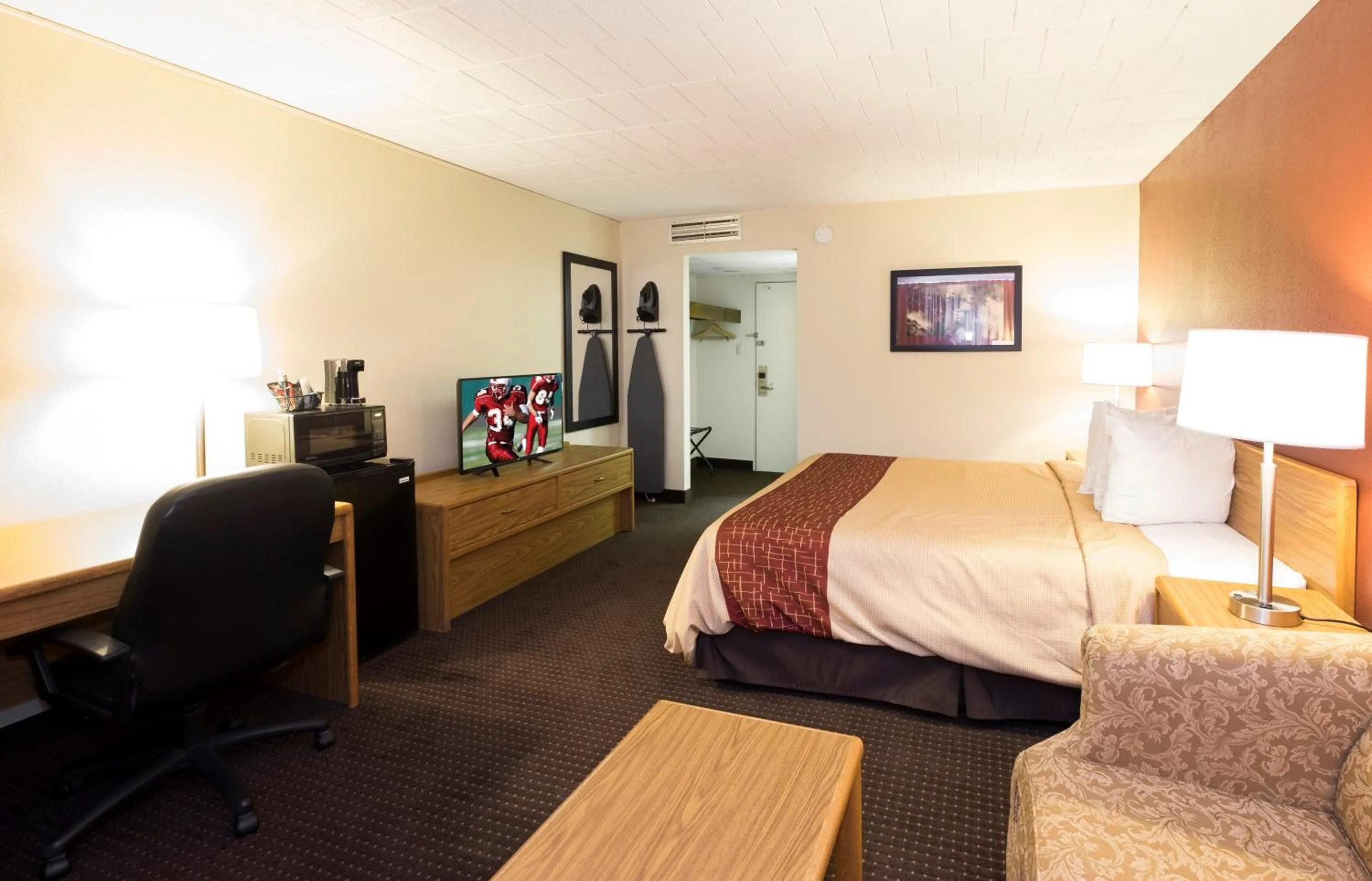 Photo of the whole room in Red Roof Inn Williamsport, PA