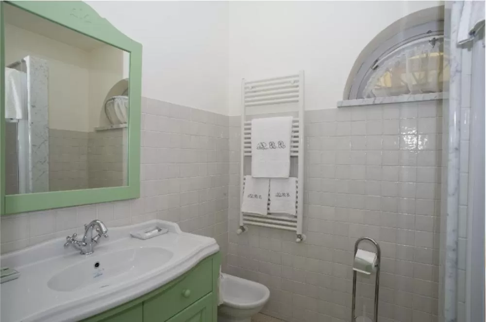 Bathroom in LIù B&B