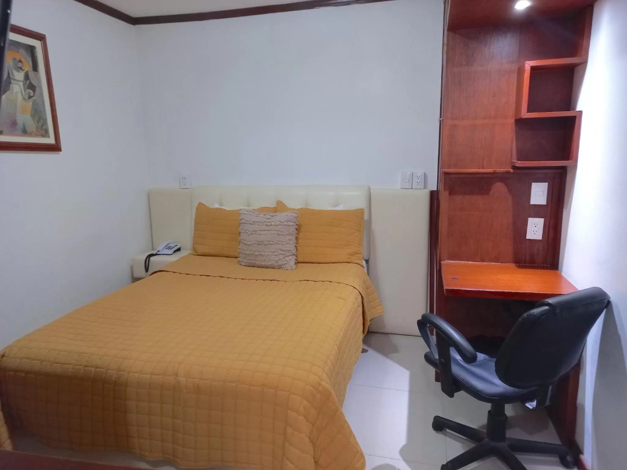 Seating area, Bed in La Aurora Hotel Like Home