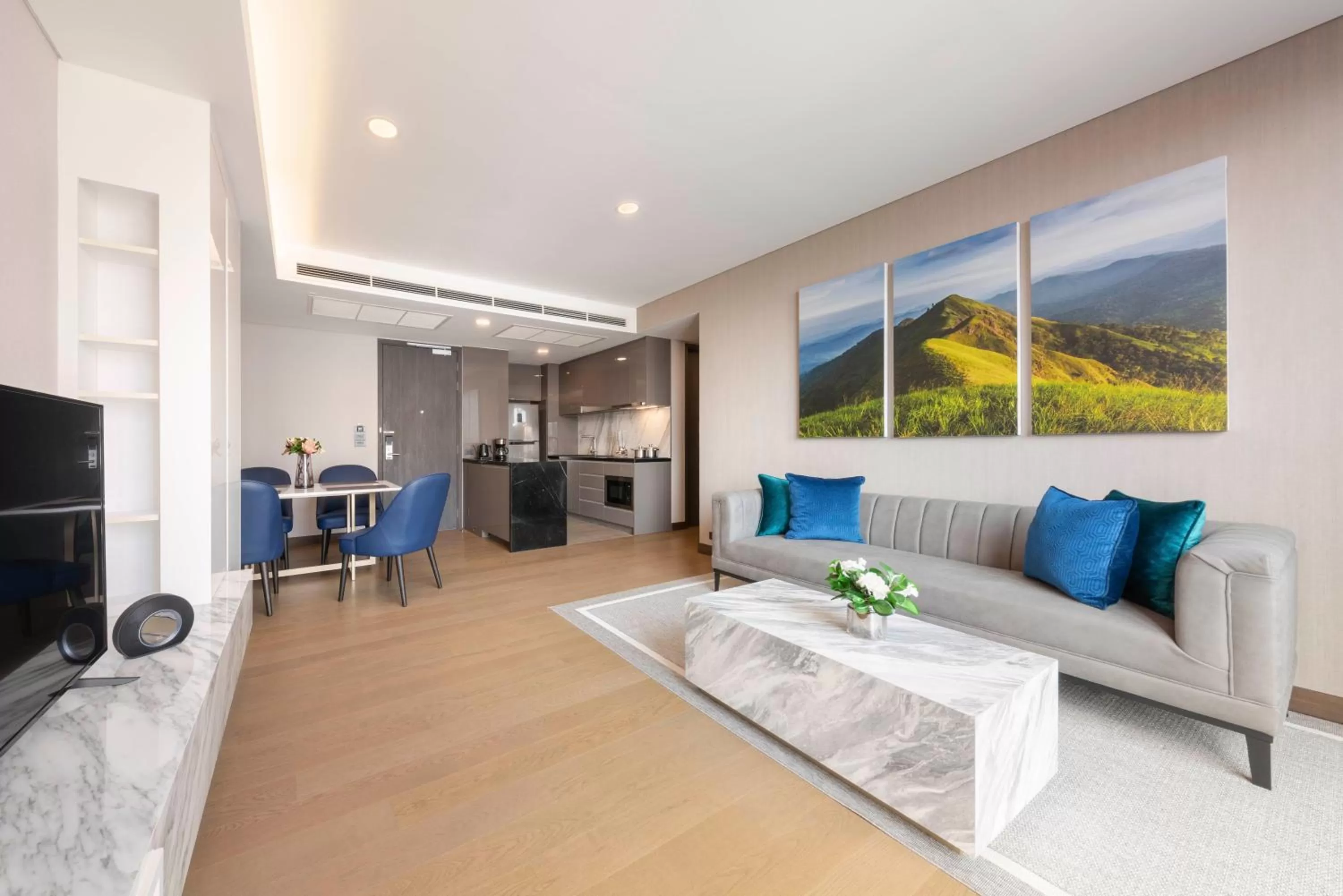 TV and multimedia in Wyndham Bangkok Queen Convention Centre